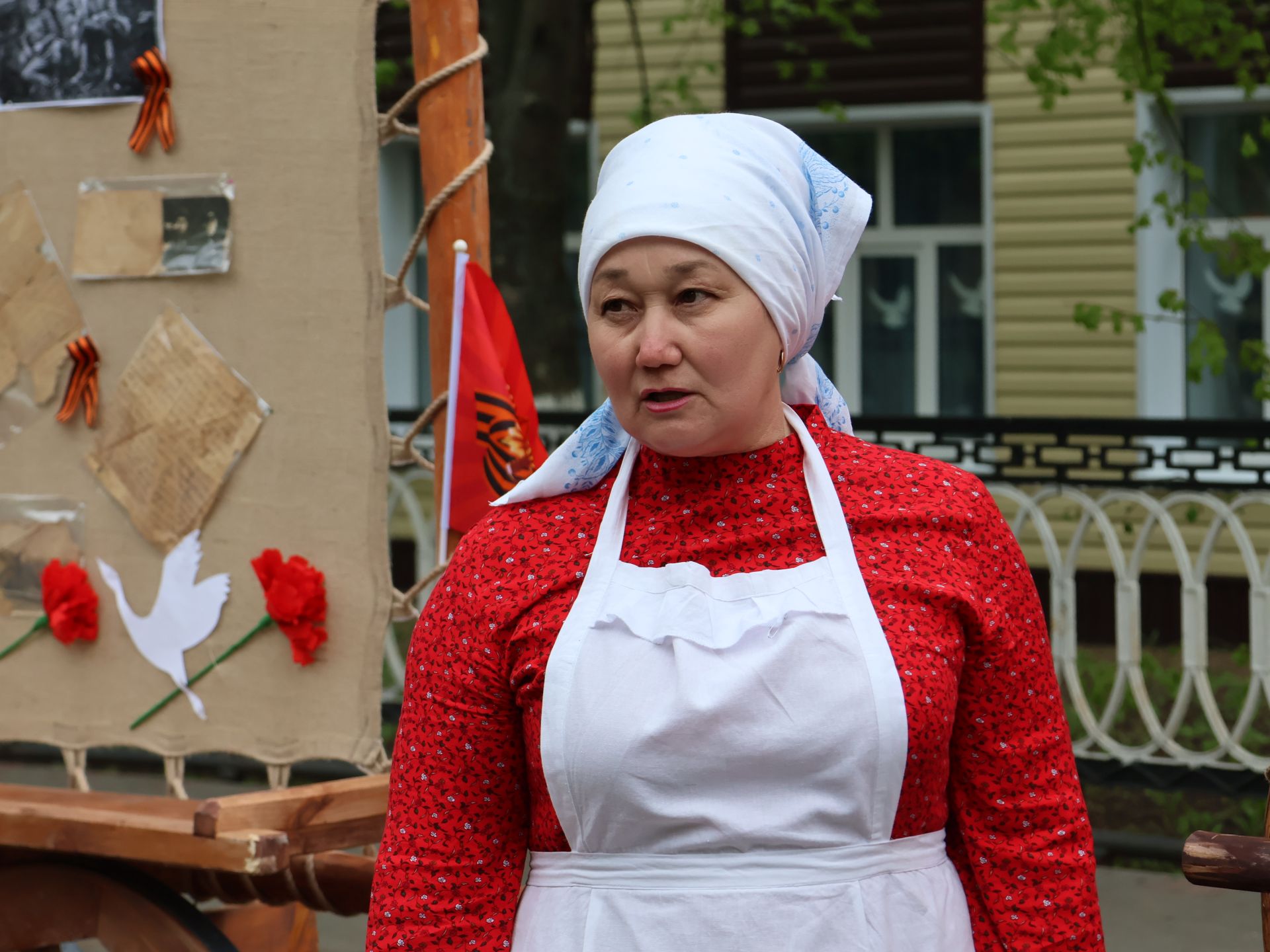 Җиңү килде җирне нурга күмеп, Шатлык белән күзне чылатып!