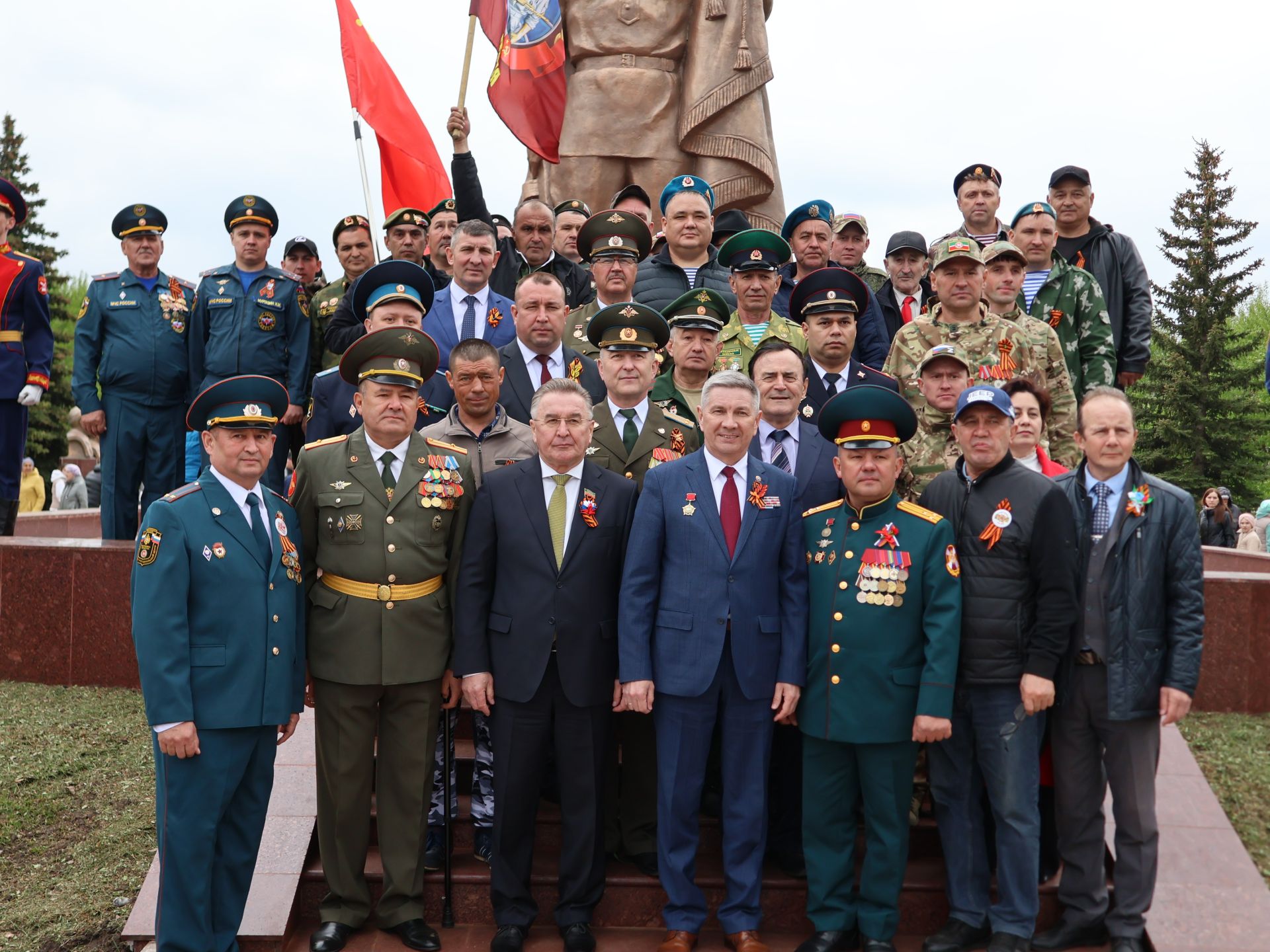 Җиңү килде җирне нурга күмеп, Шатлык белән күзне чылатып!