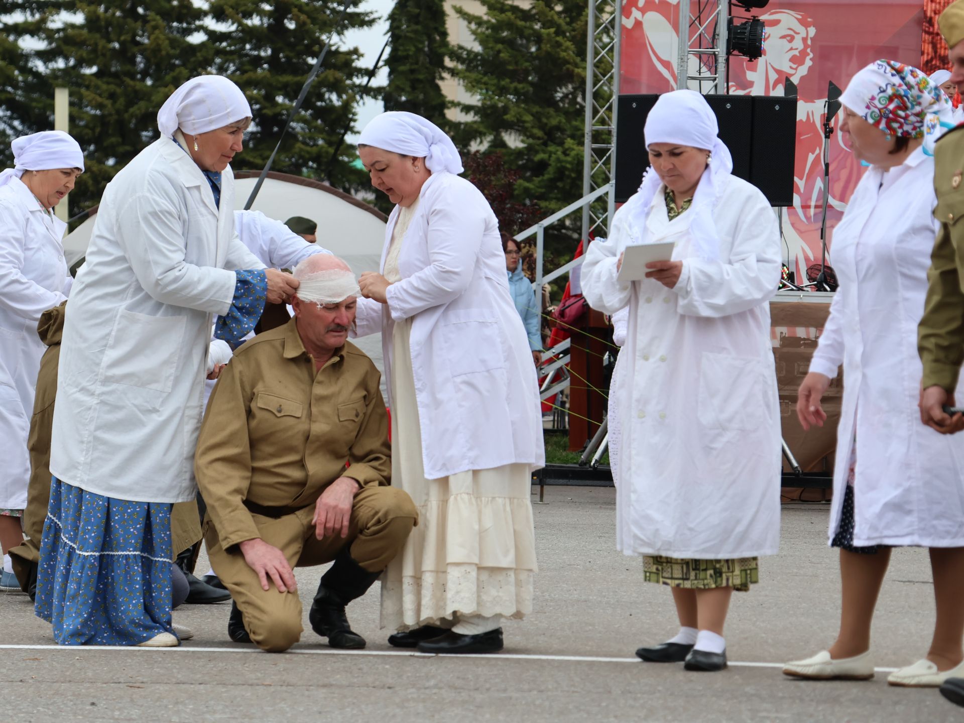 Җиңү килде җирне нурга күмеп, Шатлык белән күзне чылатып!