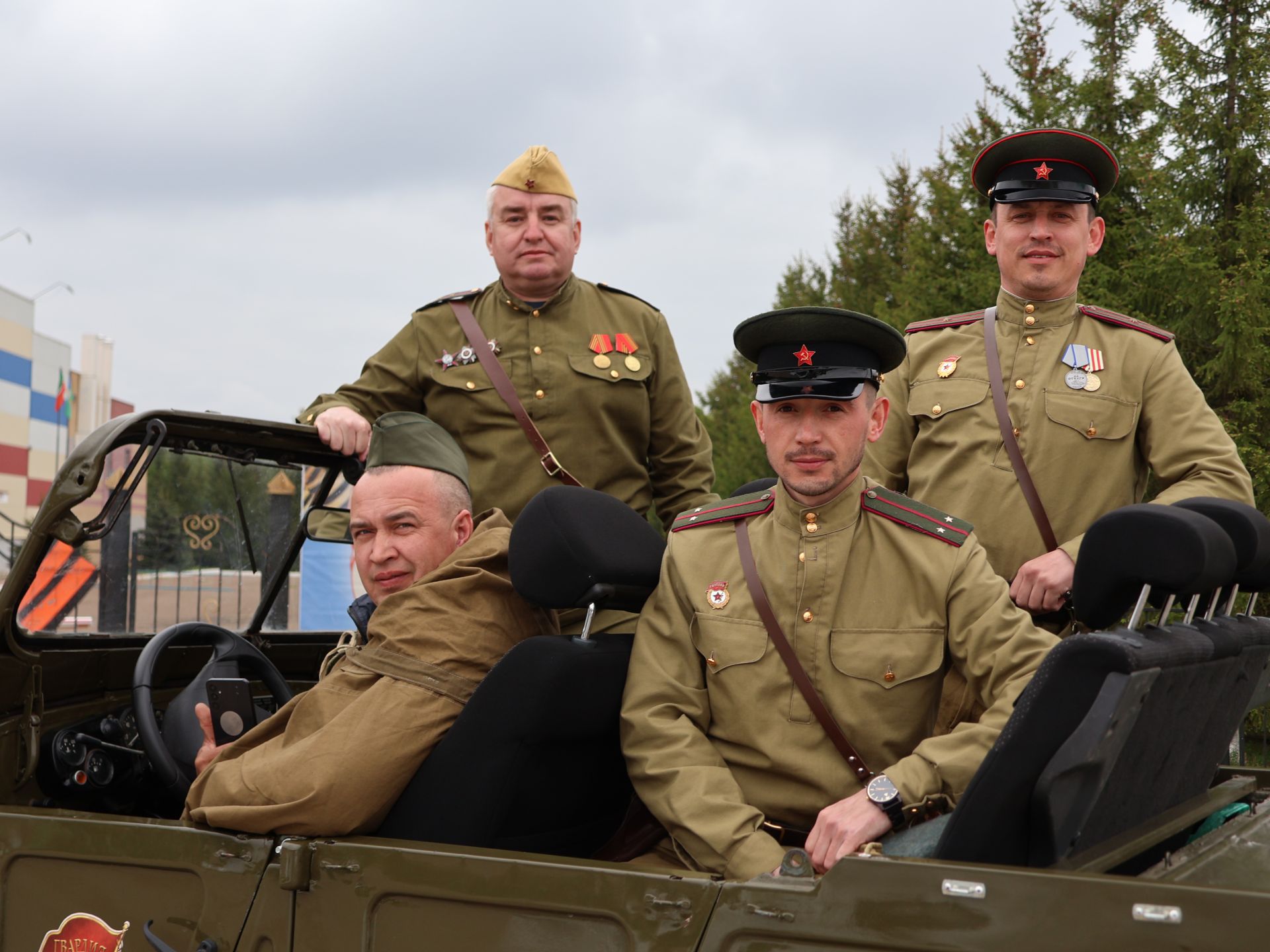 Җиңү килде җирне нурга күмеп, Шатлык белән күзне чылатып!