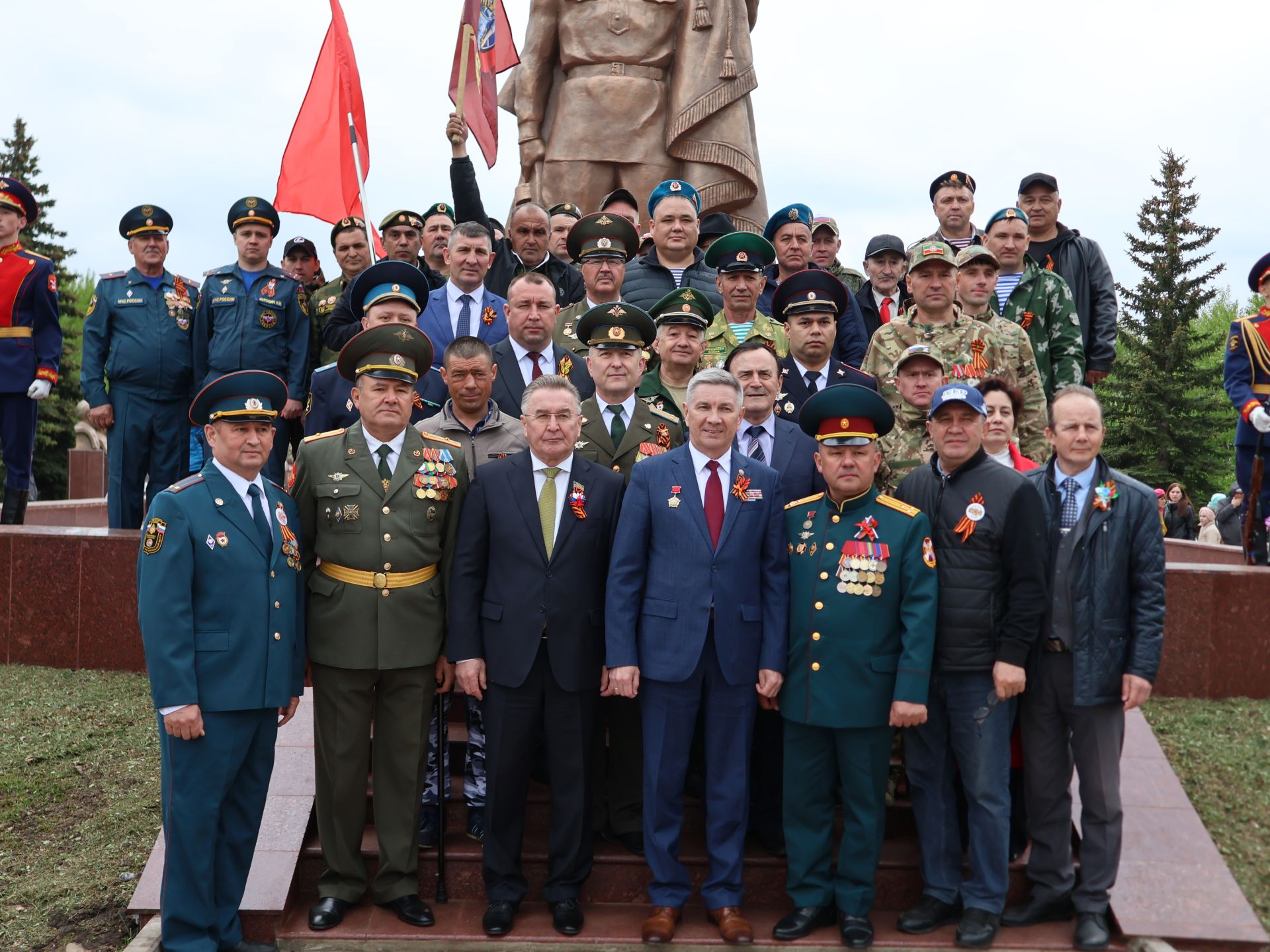 Җиңү килде җирне нурга күмеп, Шатлык белән күзне чылатып!