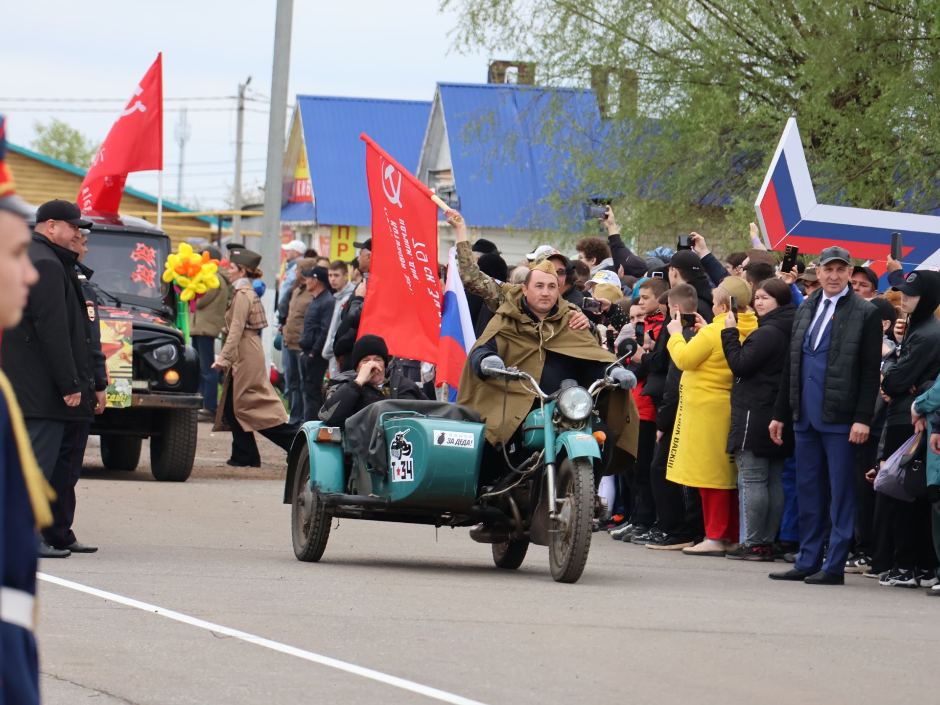 Җиңү килде җирне нурга күмеп, Шатлык белән күзне чылатып!
