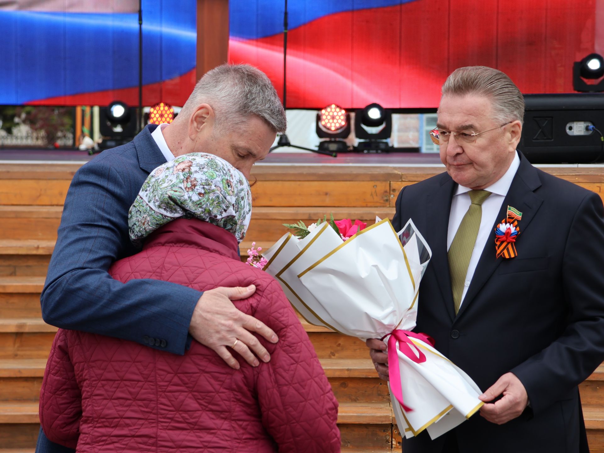 Җиңү килде җирне нурга күмеп, Шатлык белән күзне чылатып!