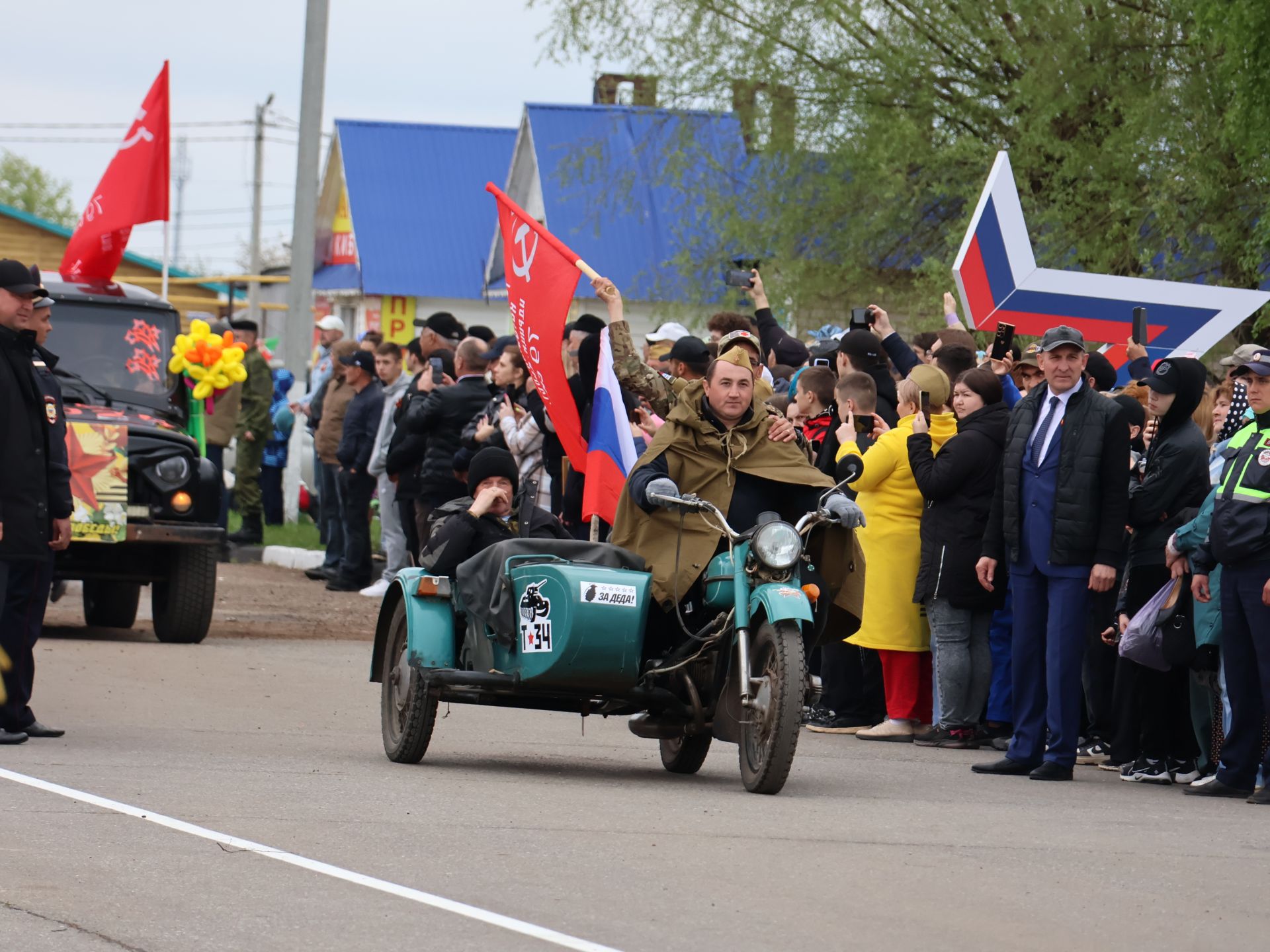 Җиңү килде җирне нурга күмеп, Шатлык белән күзне чылатып!