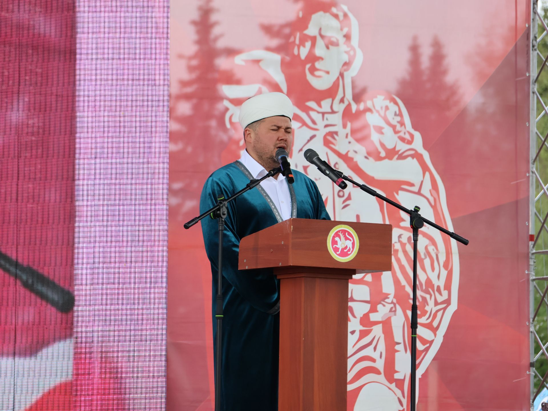 Җиңү килде җирне нурга күмеп, Шатлык белән күзне чылатып!