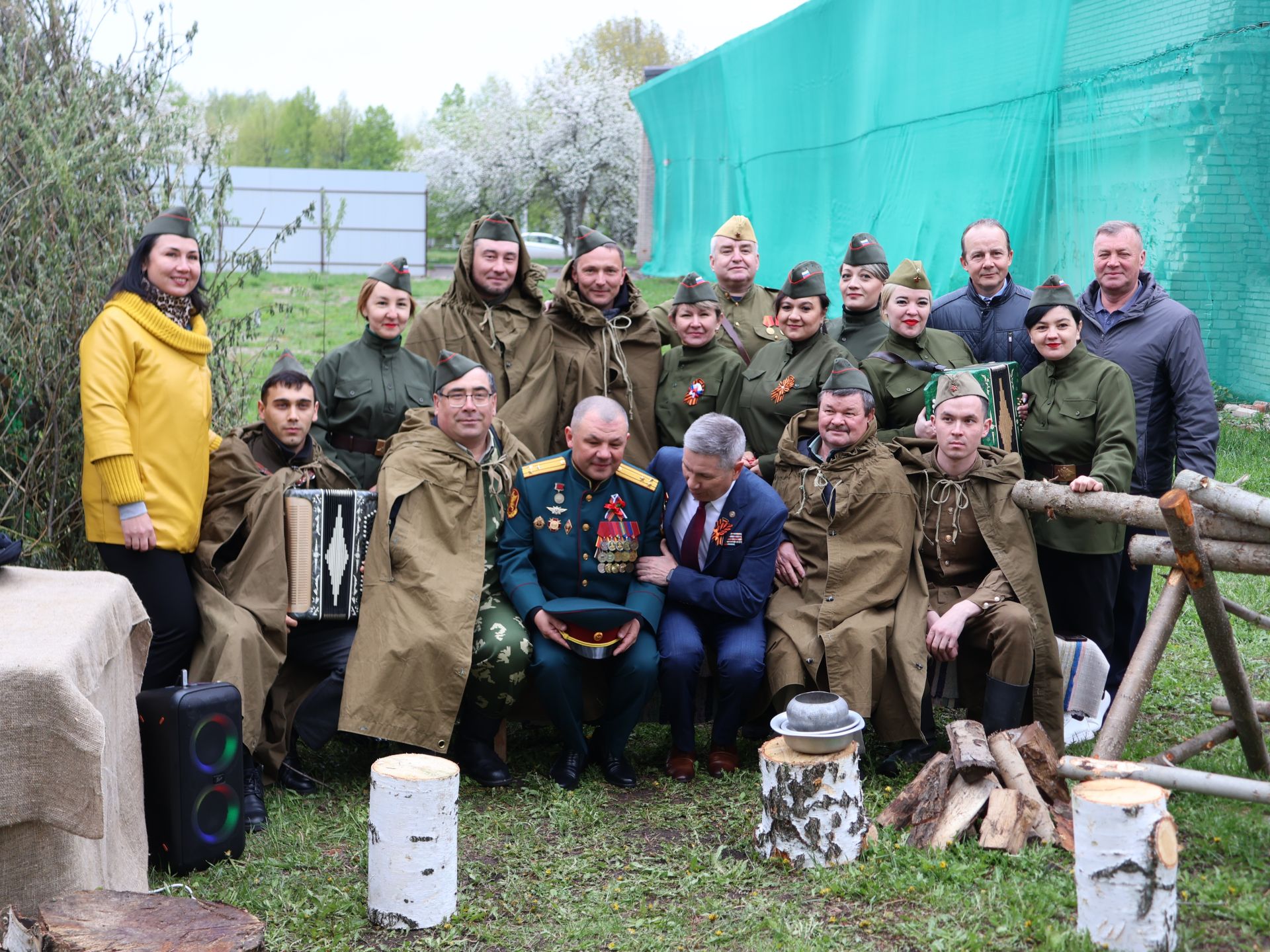 Җиңү килде җирне нурга күмеп, Шатлык белән күзне чылатып!