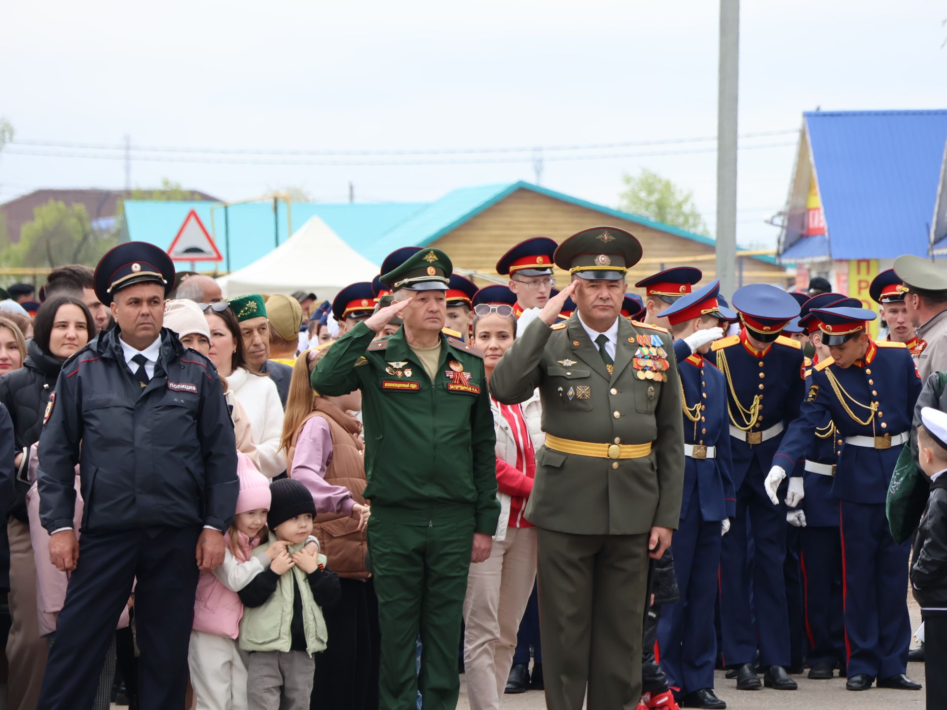 Җиңү килде җирне нурга күмеп, Шатлык белән күзне чылатып!