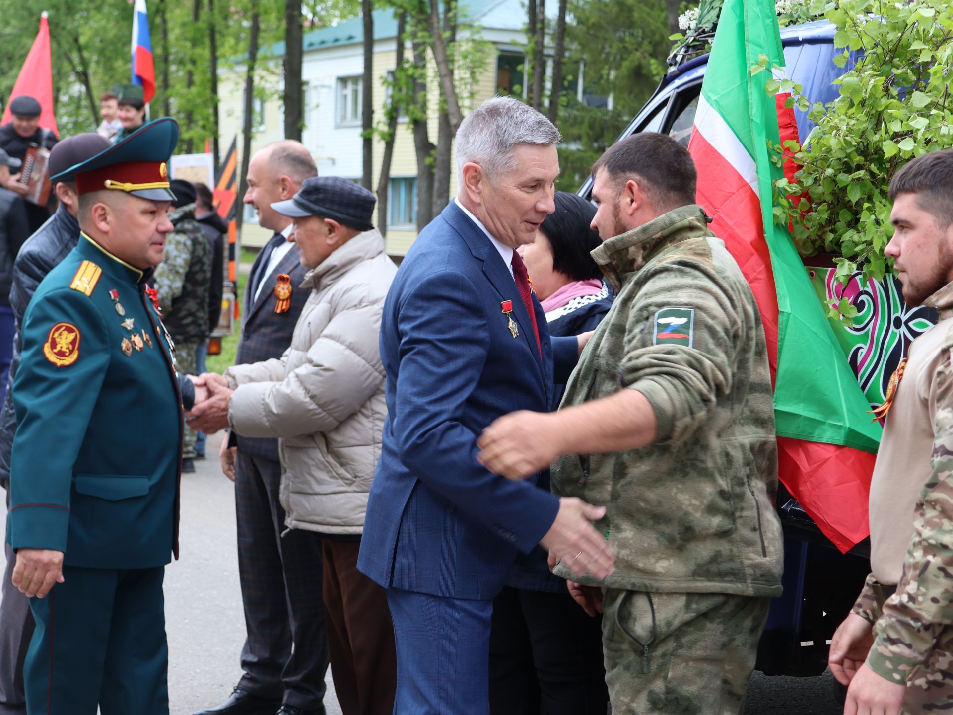 Җиңү килде җирне нурга күмеп, Шатлык белән күзне чылатып!