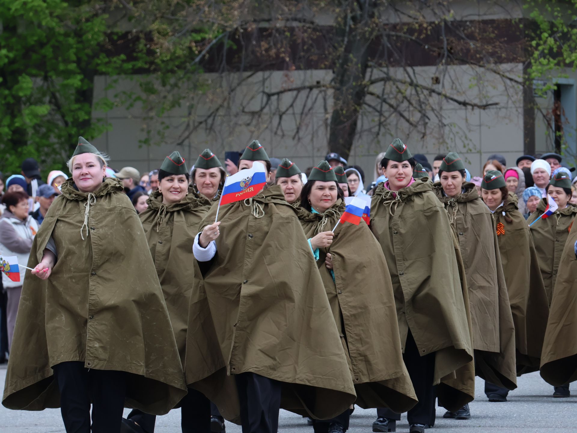 Җиңү килде җирне нурга күмеп, Шатлык белән күзне чылатып!