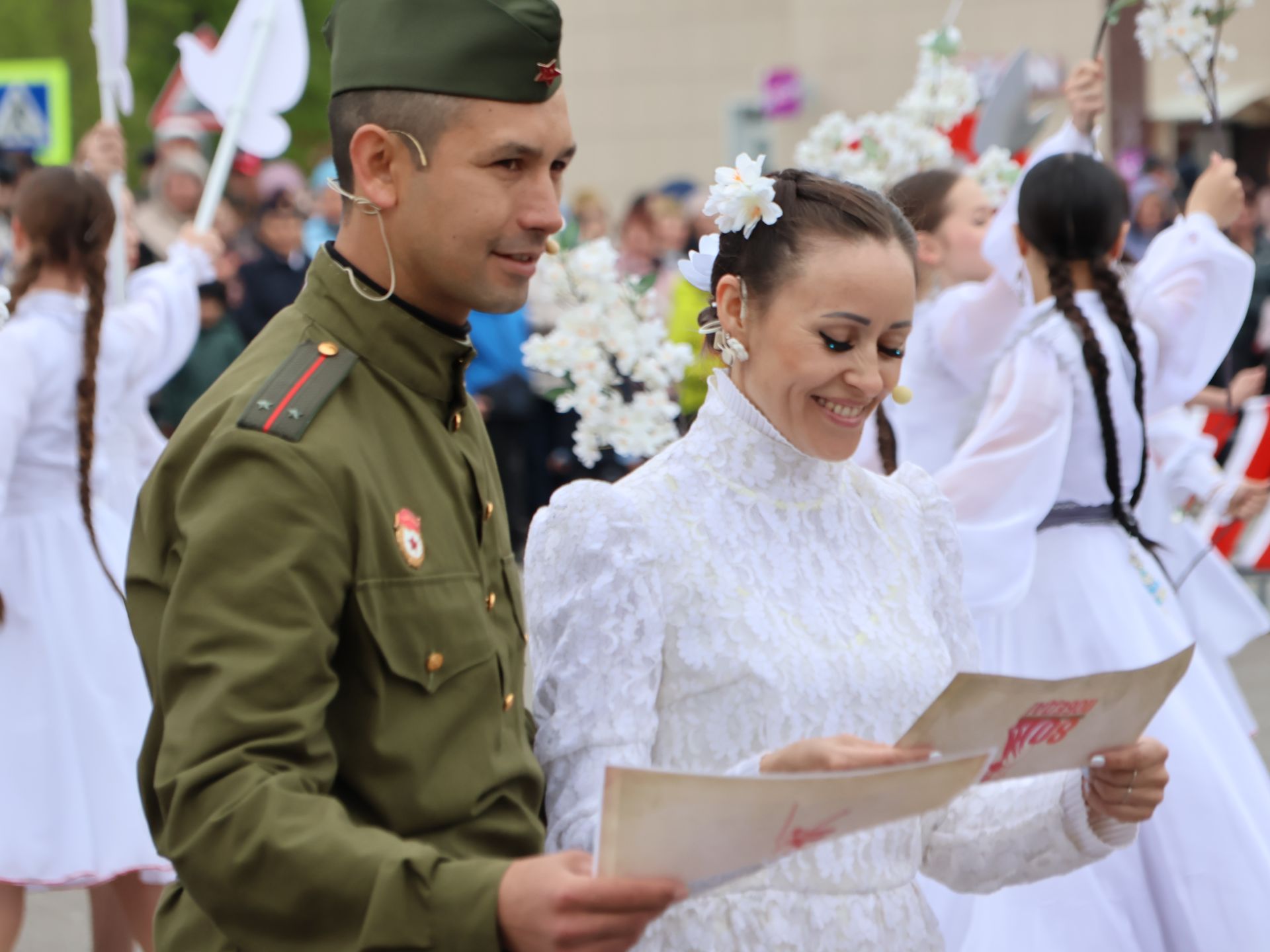 Җиңү килде җирне нурга күмеп, Шатлык белән күзне чылатып!