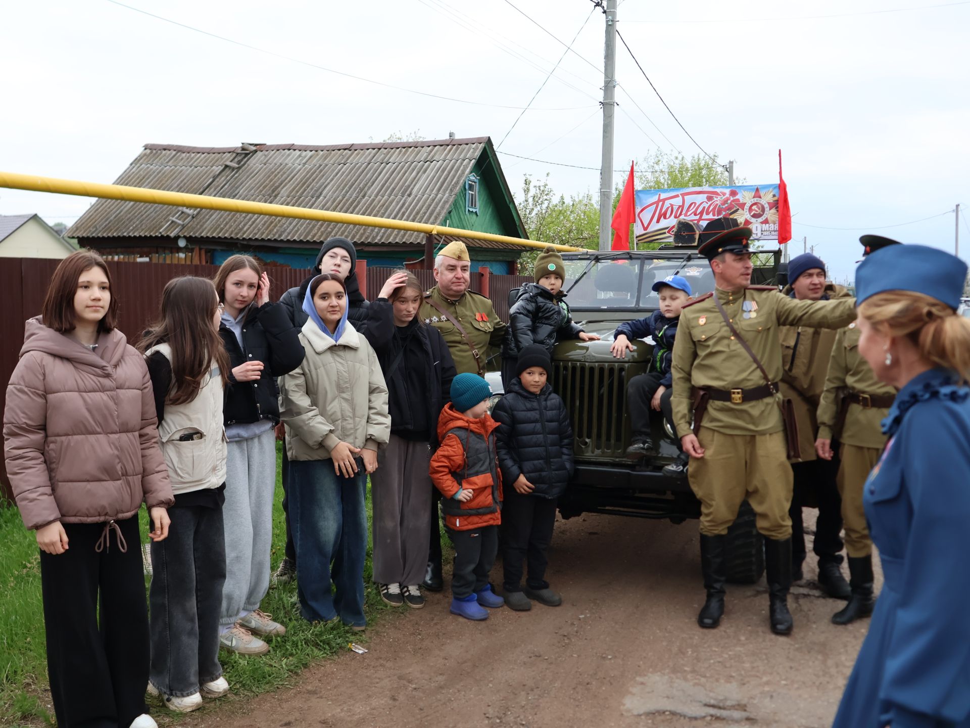 Җиңү килде җирне нурга күмеп, Шатлык белән күзне чылатып!