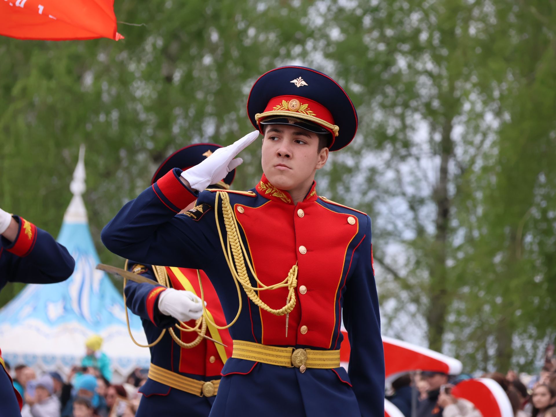 Җиңү килде җирне нурга күмеп, Шатлык белән күзне чылатып!