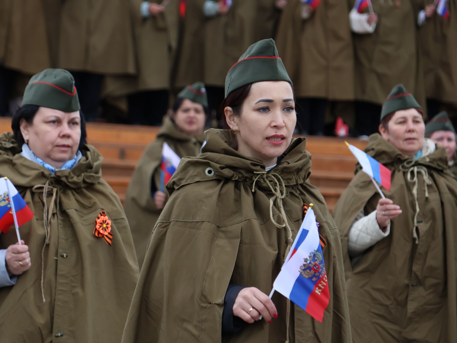 Җиңү килде җирне нурга күмеп, Шатлык белән күзне чылатып!