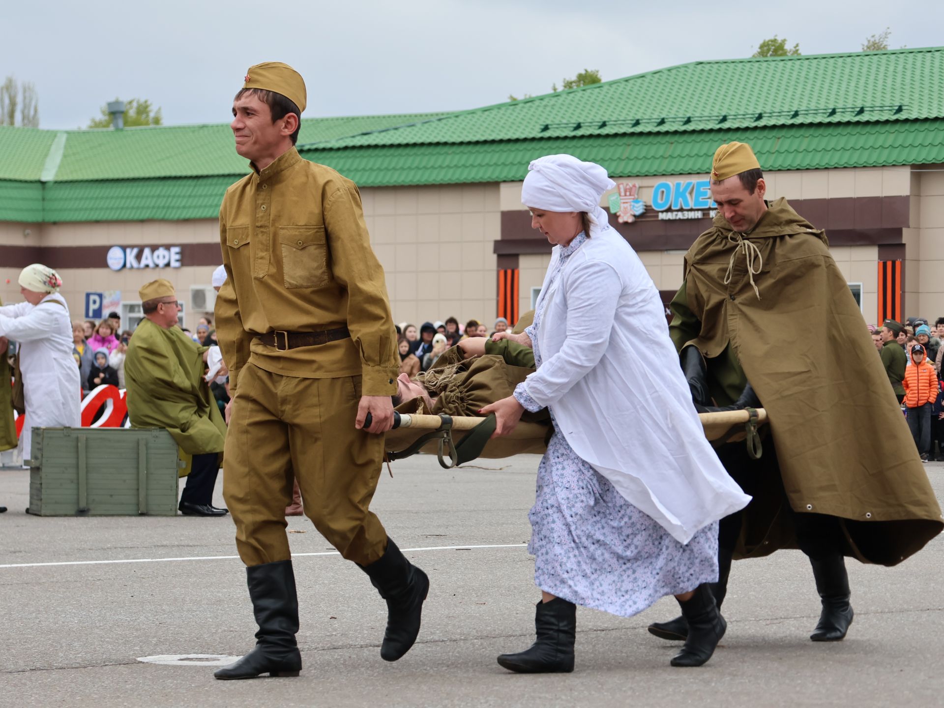 Җиңү килде җирне нурга күмеп, Шатлык белән күзне чылатып!