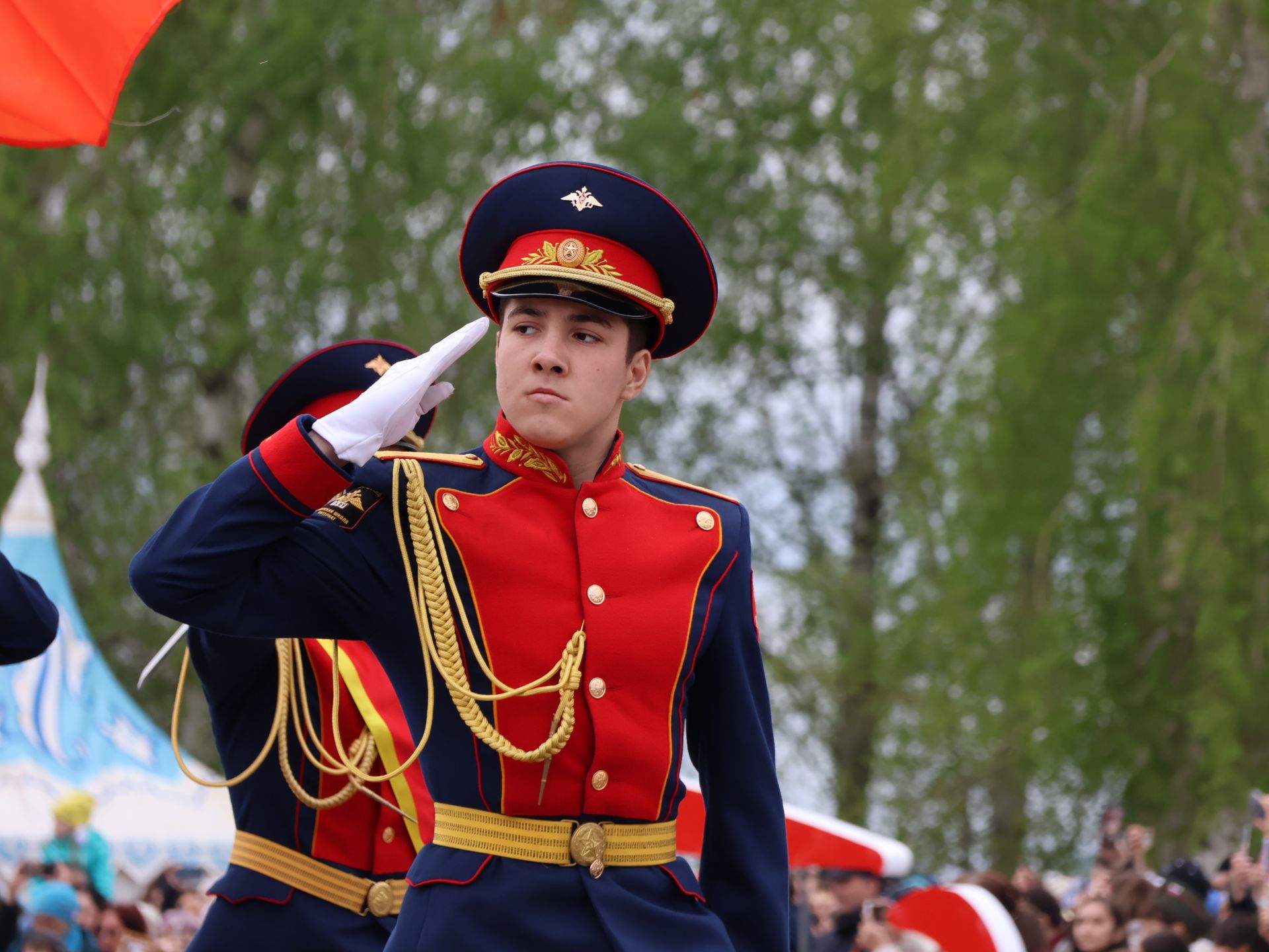 Җиңү килде җирне нурга күмеп, Шатлык белән күзне чылатып!