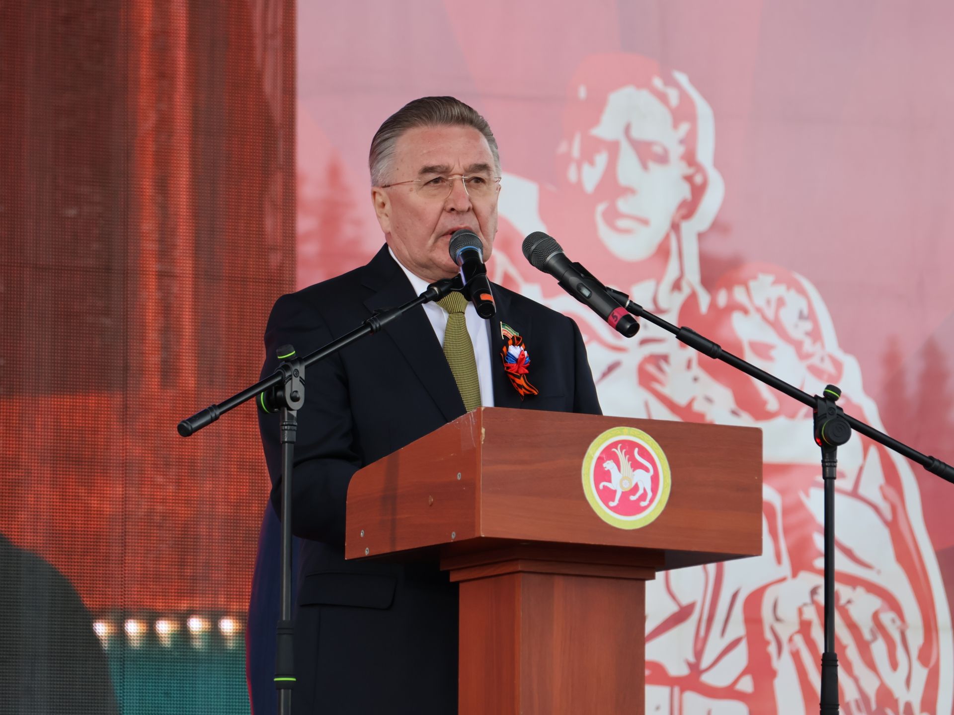 Җиңү килде җирне нурга күмеп, Шатлык белән күзне чылатып!