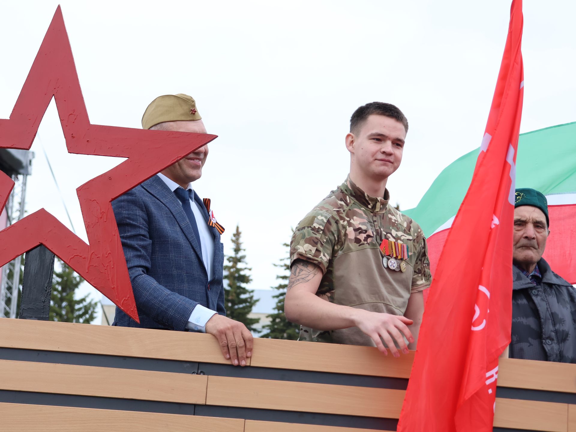 Җиңү килде җирне нурга күмеп, Шатлык белән күзне чылатып!