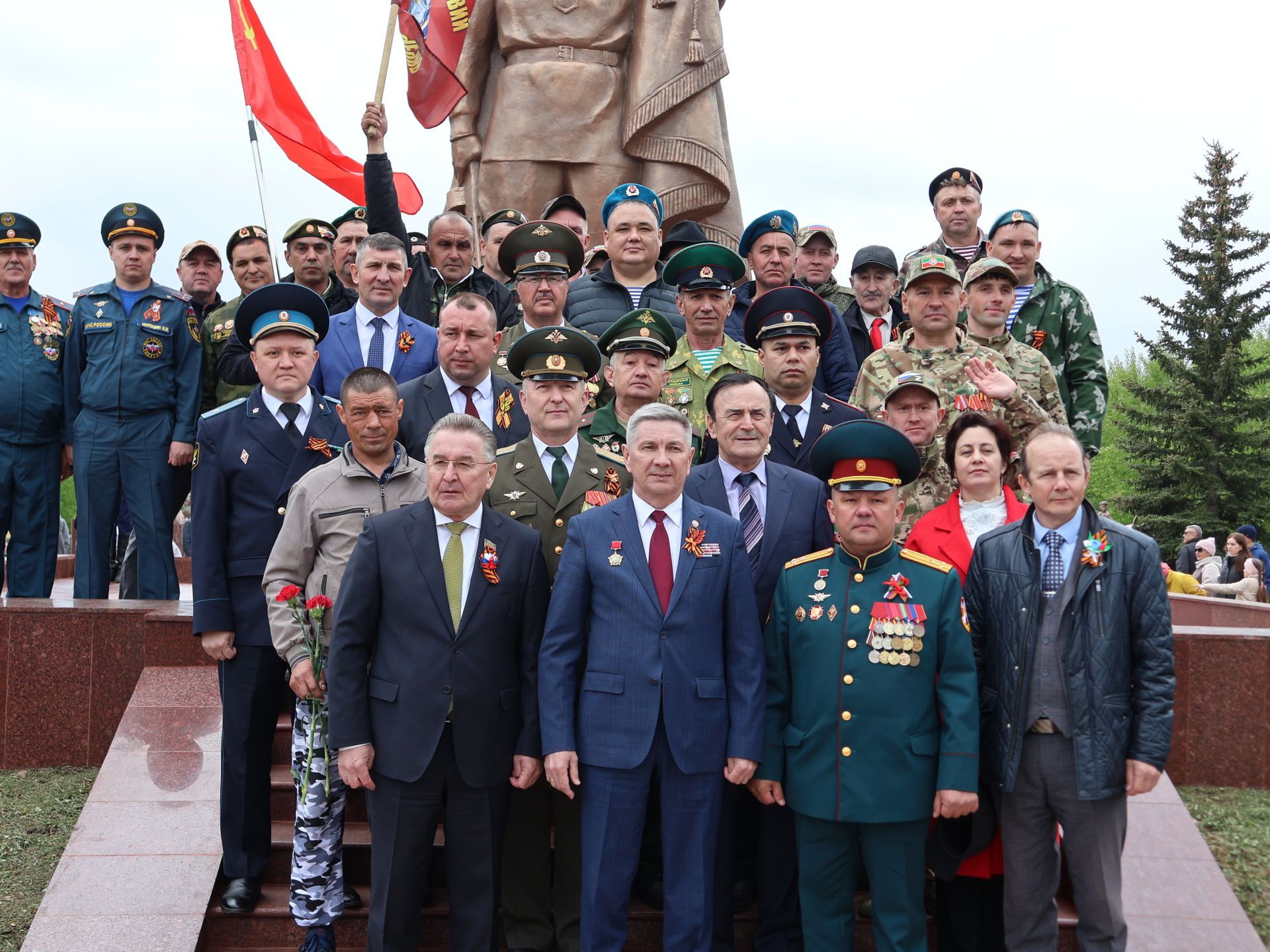 Җиңү килде җирне нурга күмеп, Шатлык белән күзне чылатып!