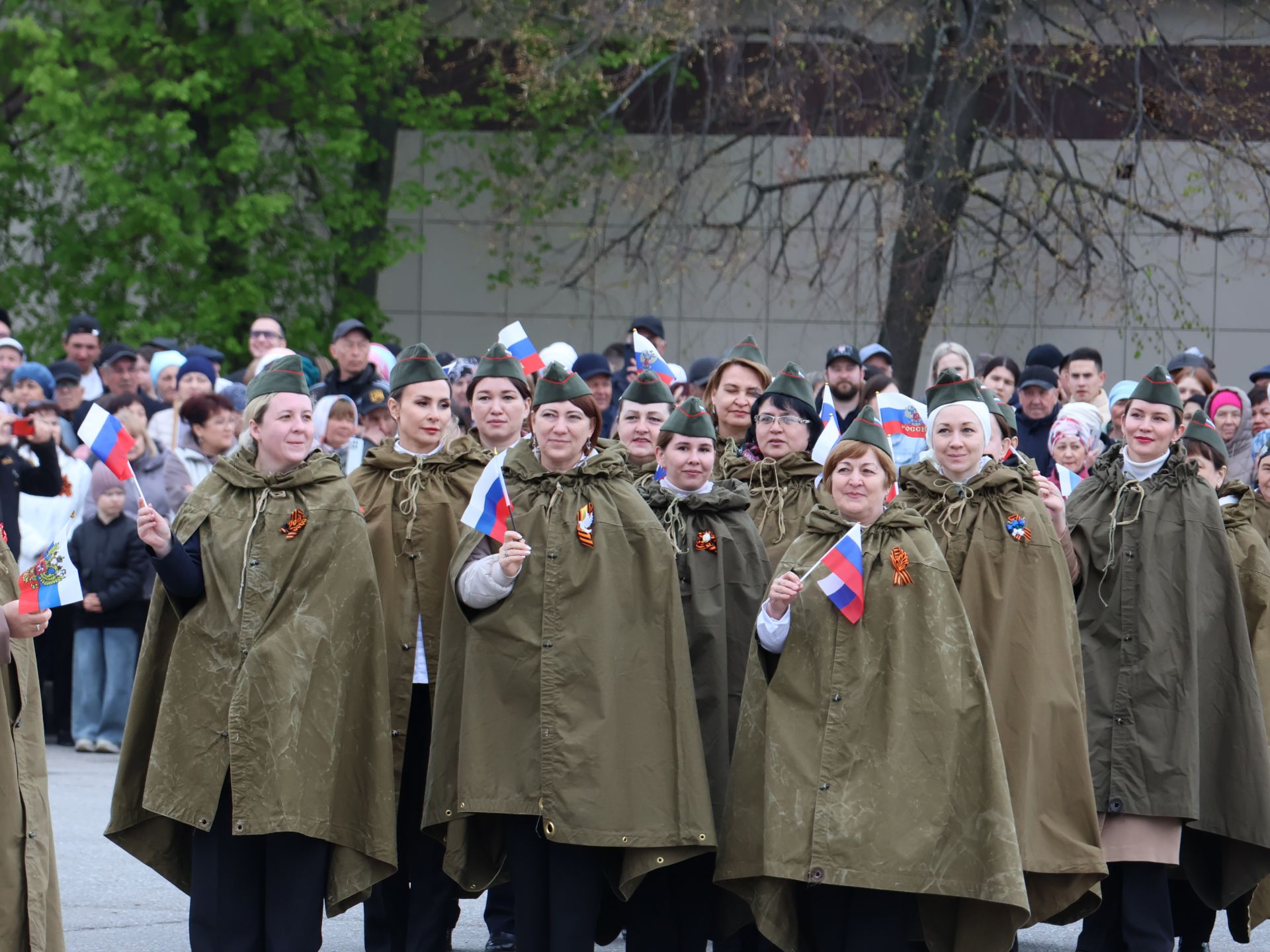 Җиңү килде җирне нурга күмеп, Шатлык белән күзне чылатып!