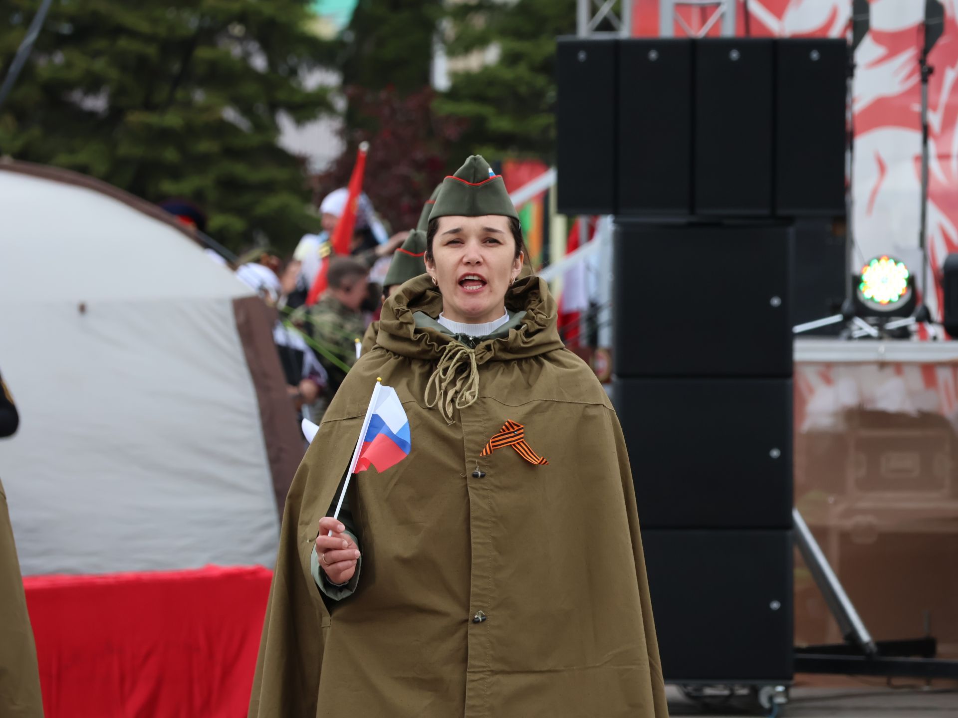 Җиңү килде җирне нурга күмеп, Шатлык белән күзне чылатып!