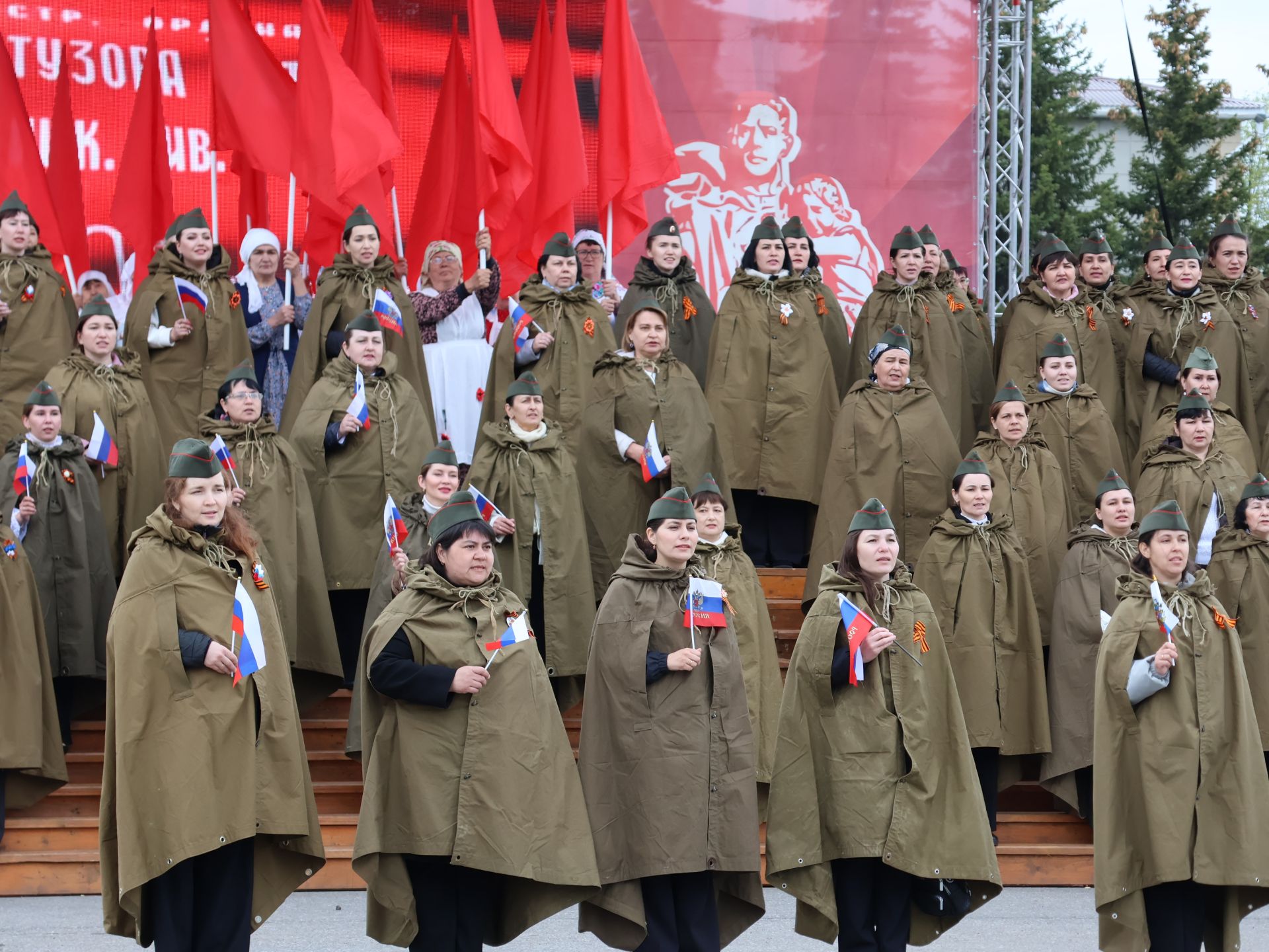 Җиңү килде җирне нурга күмеп, Шатлык белән күзне чылатып!