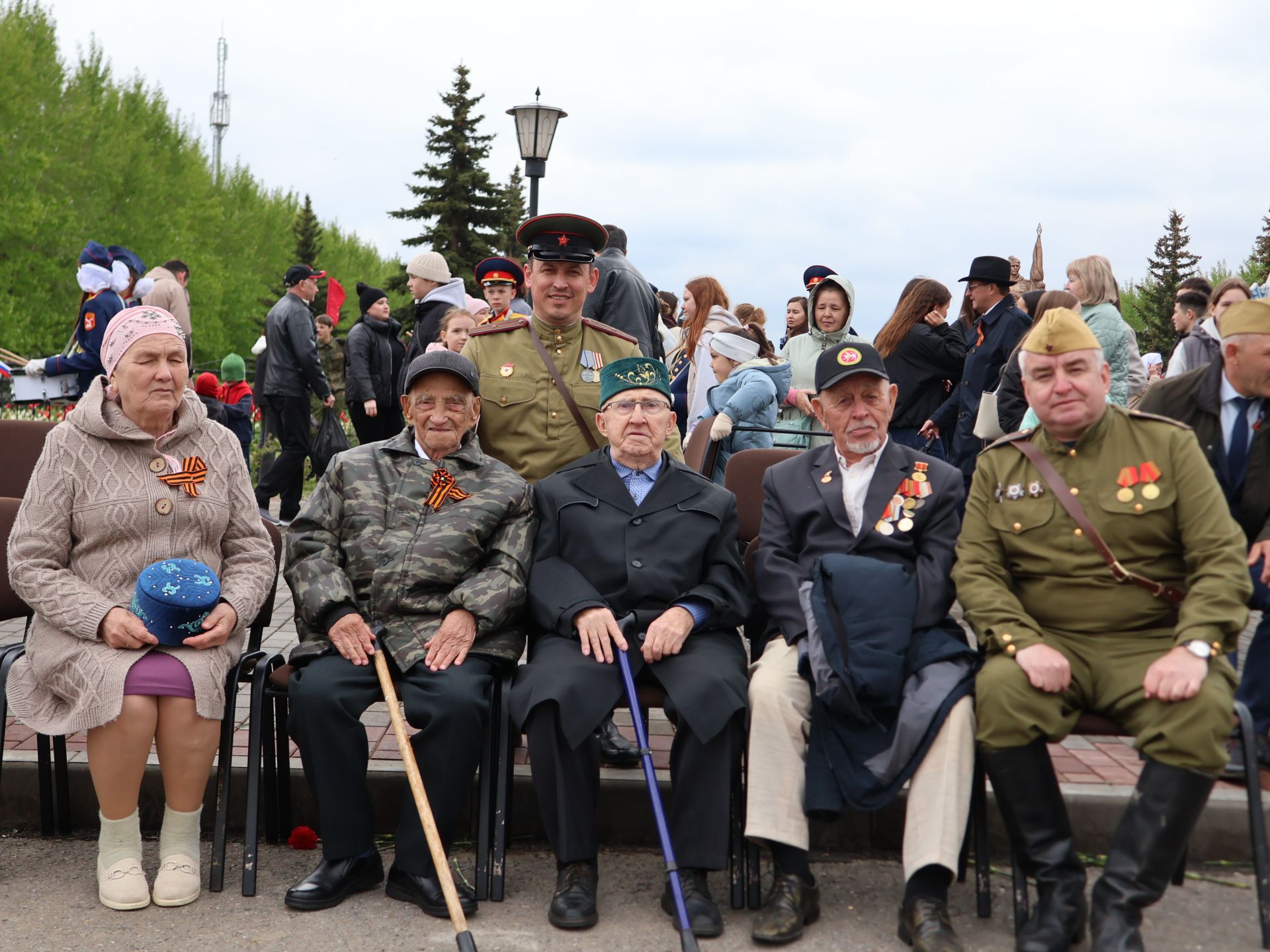 Җиңү килде җирне нурга күмеп, Шатлык белән күзне чылатып!