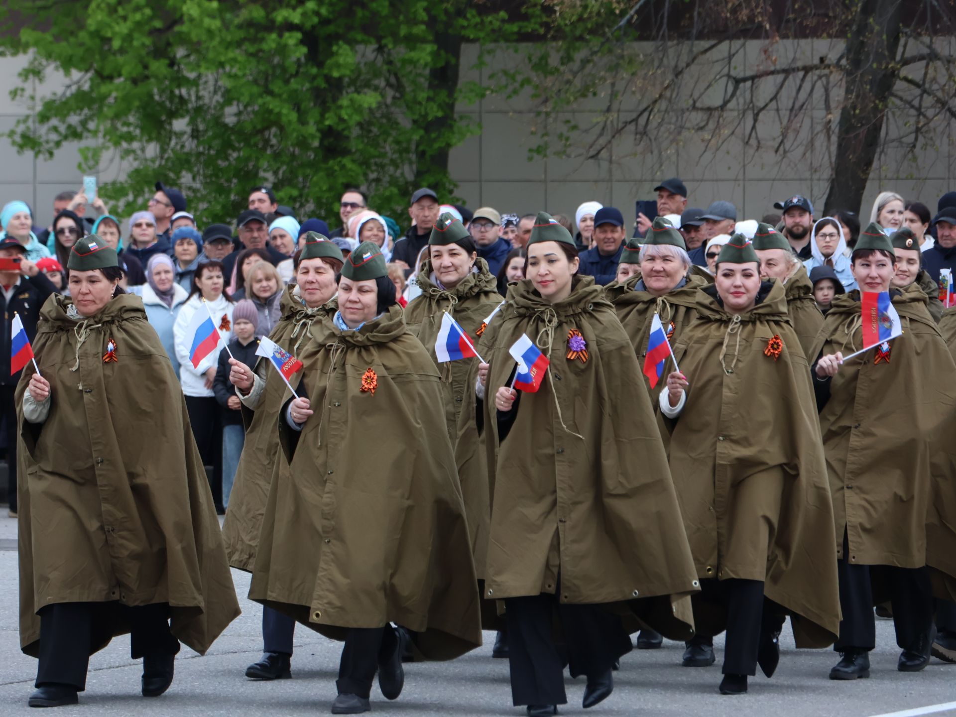 Җиңү килде җирне нурга күмеп, Шатлык белән күзне чылатып!