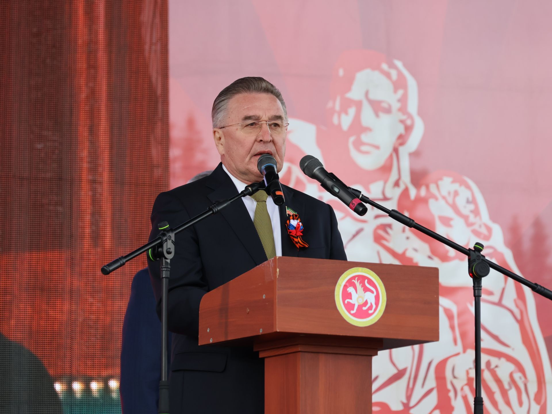 Җиңү килде җирне нурга күмеп, Шатлык белән күзне чылатып!