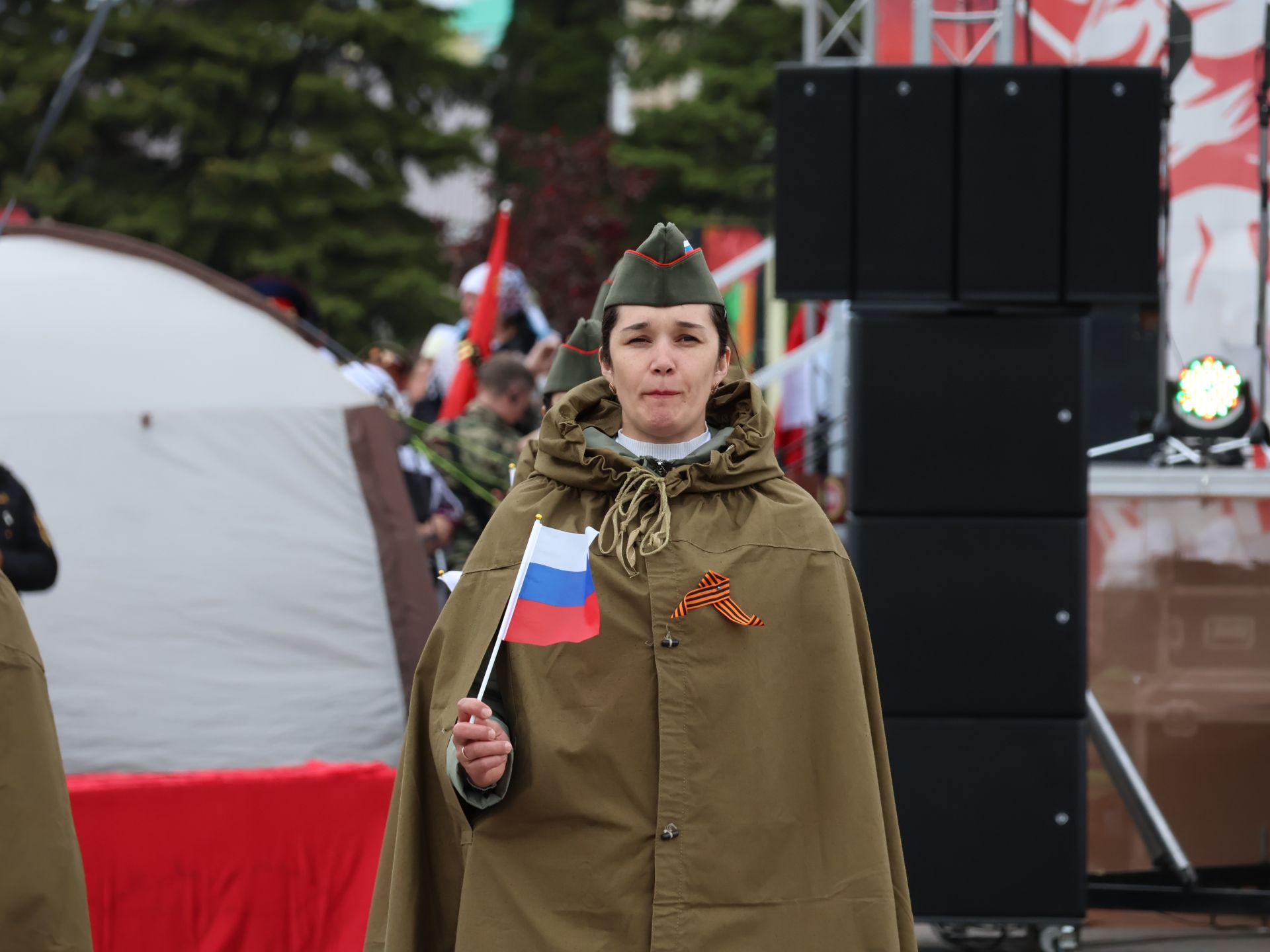 Җиңү килде җирне нурга күмеп, Шатлык белән күзне чылатып!