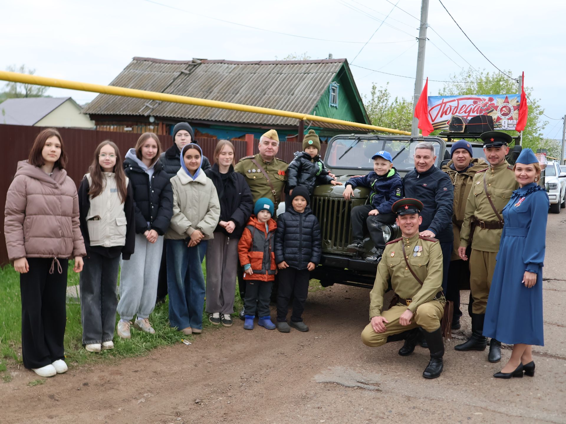 Җиңү килде җирне нурга күмеп, Шатлык белән күзне чылатып!