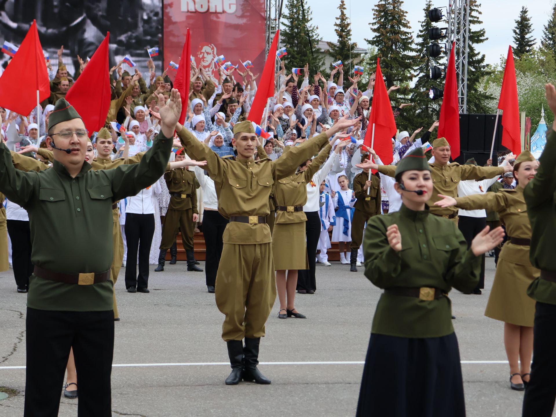 Җиңү килде җирне нурга күмеп, Шатлык белән күзне чылатып!