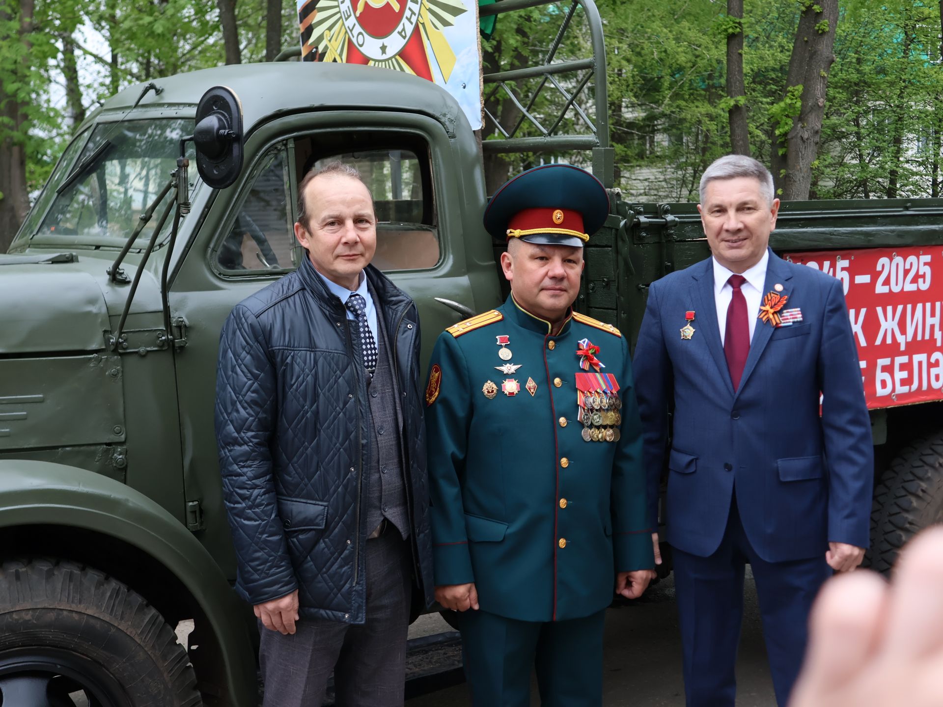 Җиңү килде җирне нурга күмеп, Шатлык белән күзне чылатып!
