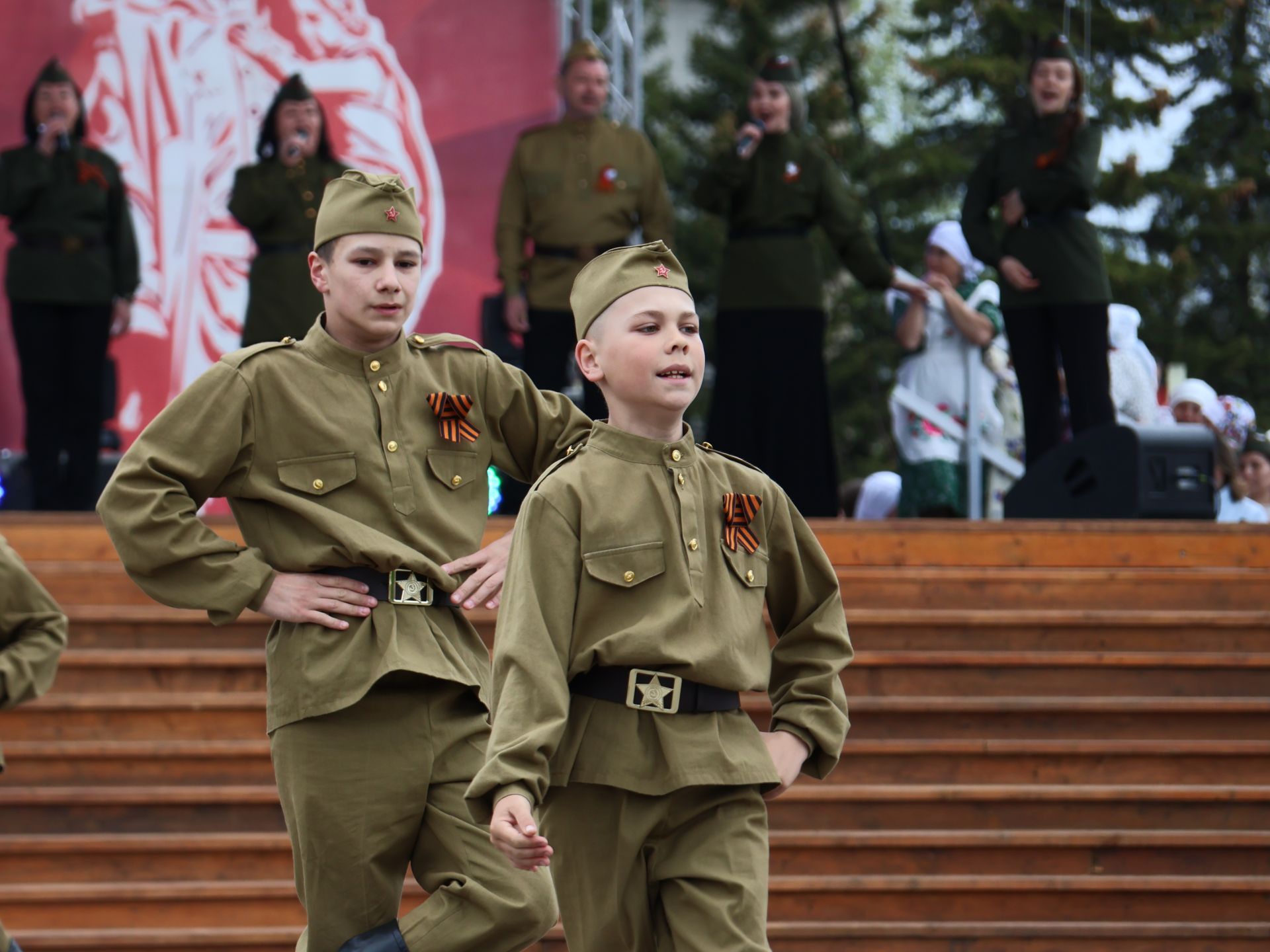 Җиңү килде җирне нурга күмеп, Шатлык белән күзне чылатып!