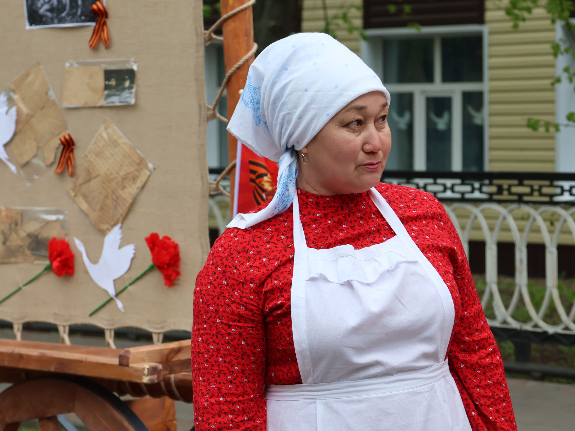 Җиңү килде җирне нурга күмеп, Шатлык белән күзне чылатып!