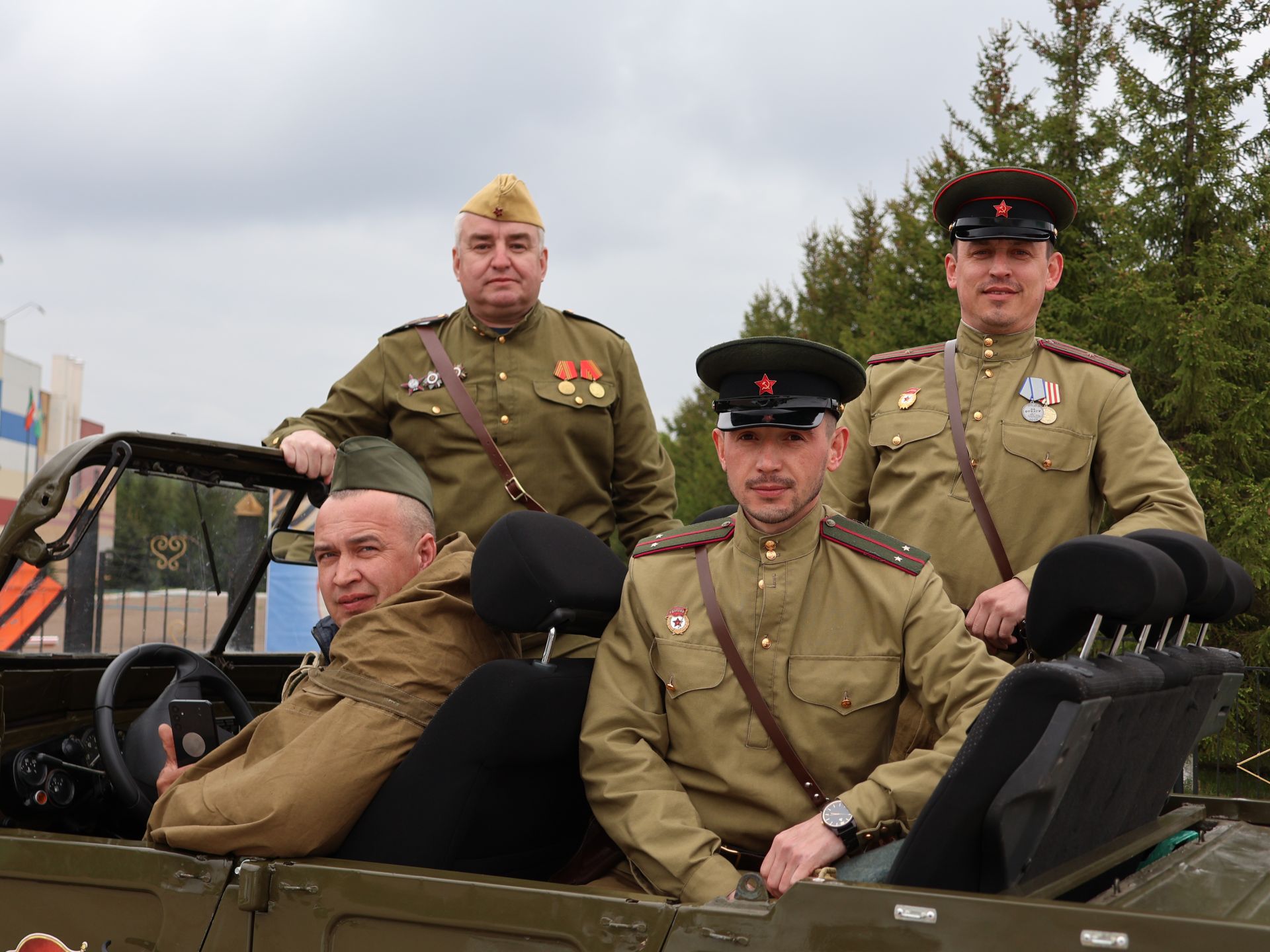 Җиңү килде җирне нурга күмеп, Шатлык белән күзне чылатып!