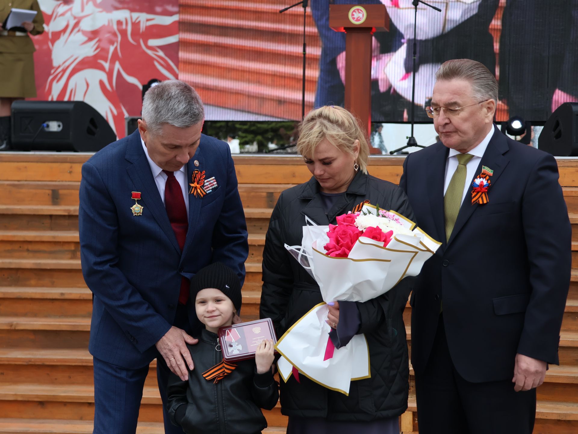 Җиңү килде җирне нурга күмеп, Шатлык белән күзне чылатып!