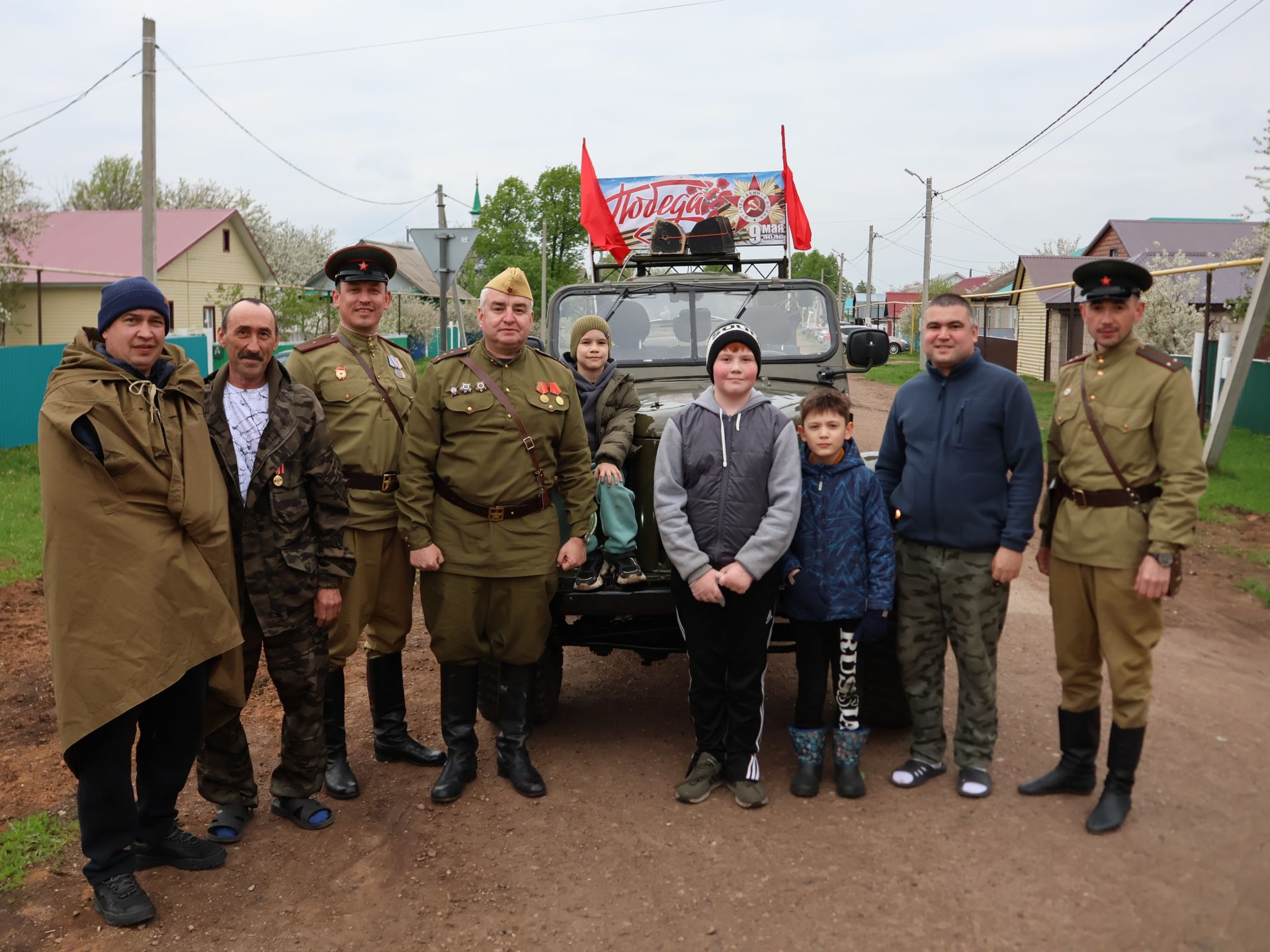 Җиңү килде җирне нурга күмеп, Шатлык белән күзне чылатып!