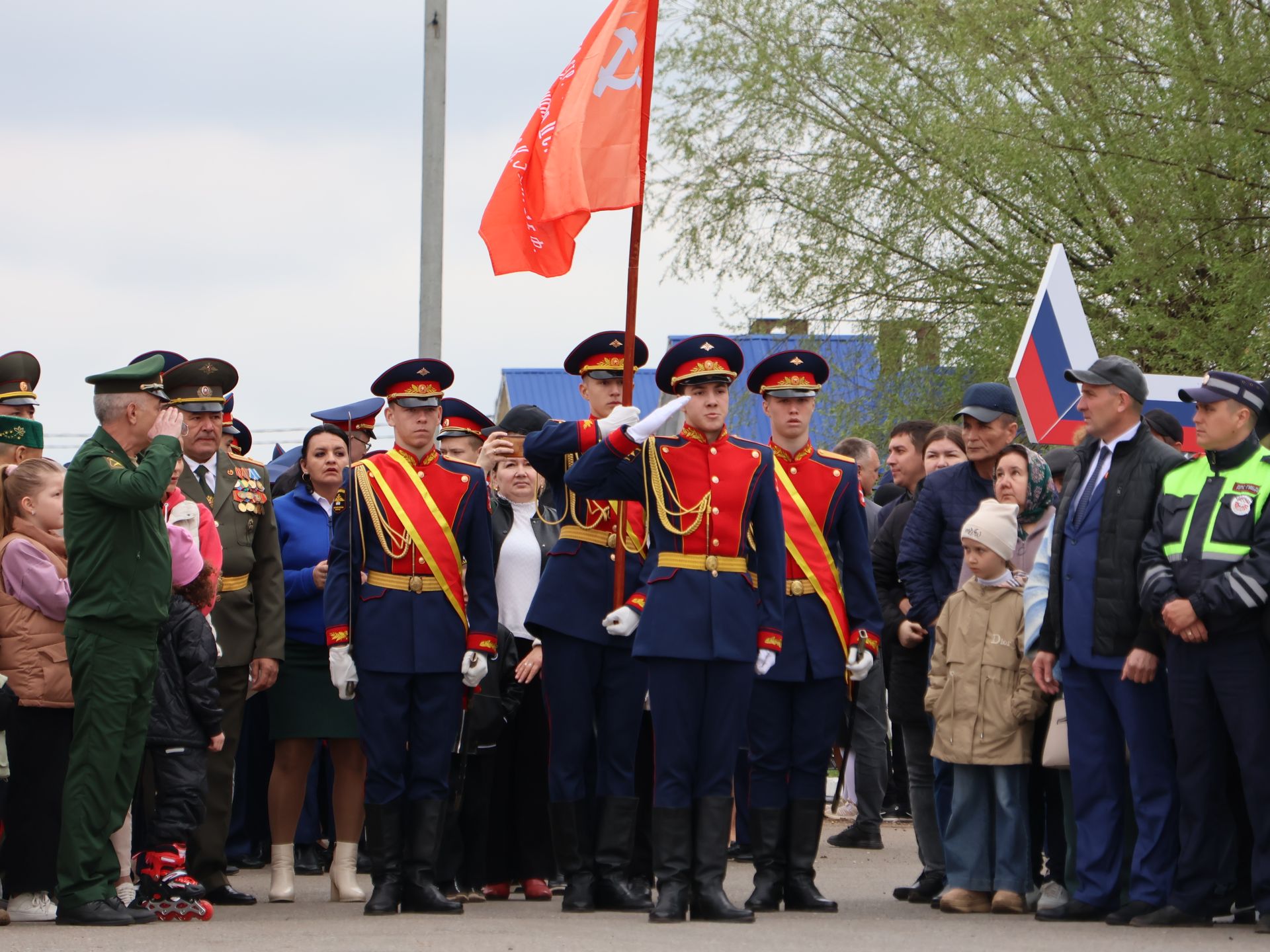 Җиңү килде җирне нурга күмеп, Шатлык белән күзне чылатып!