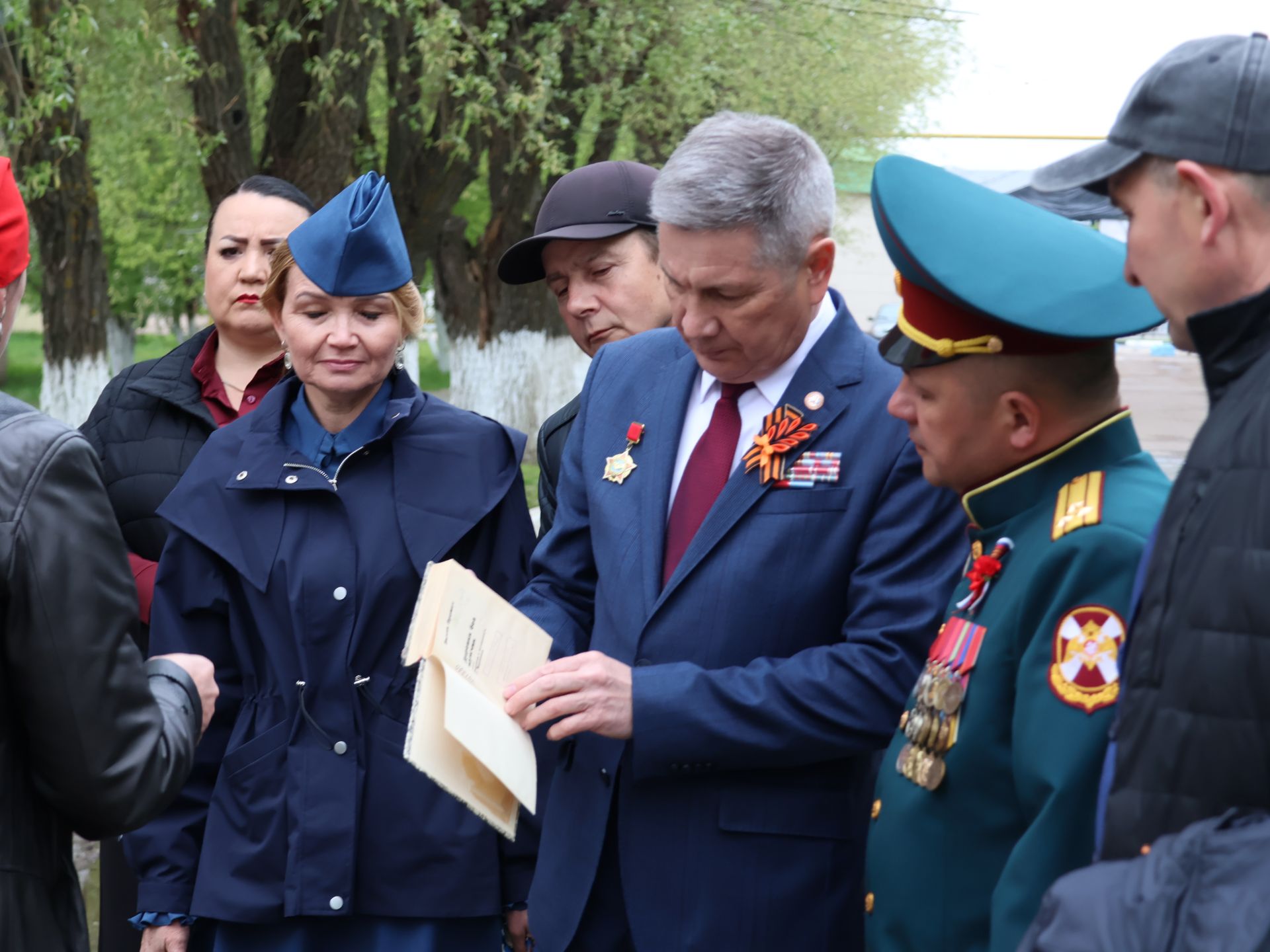Җиңү килде җирне нурга күмеп, Шатлык белән күзне чылатып!