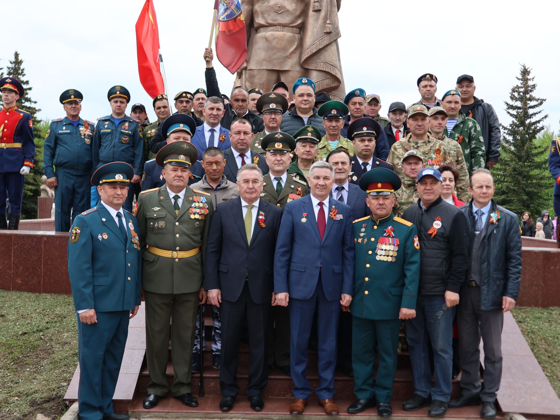 Җиңү килде җирне нурга күмеп, Шатлык белән күзне чылатып!