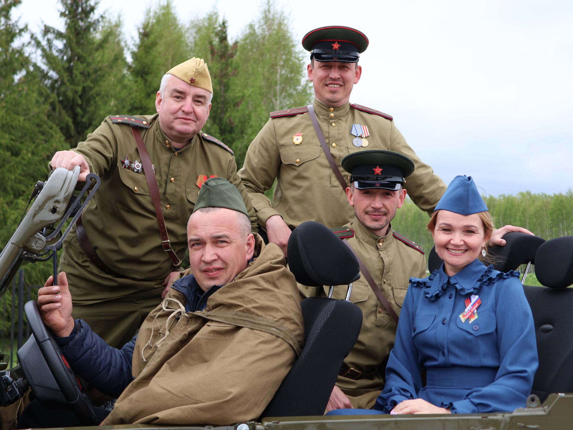 Җиңү килде җирне нурга күмеп, Шатлык белән күзне чылатып!