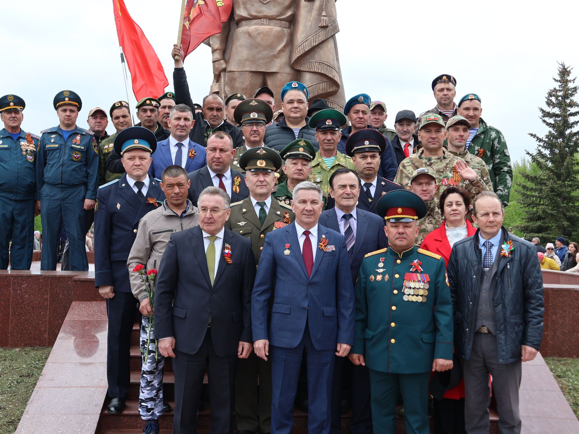 Җиңү килде җирне нурга күмеп, Шатлык белән күзне чылатып!