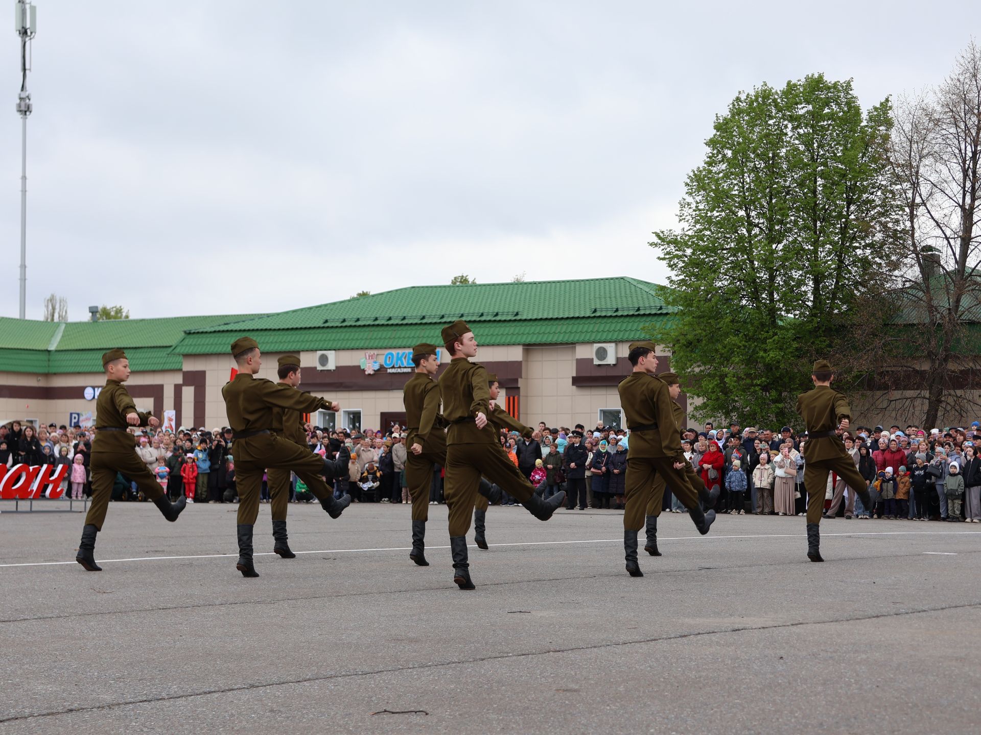Җиңү килде җирне нурга күмеп, Шатлык белән күзне чылатып!