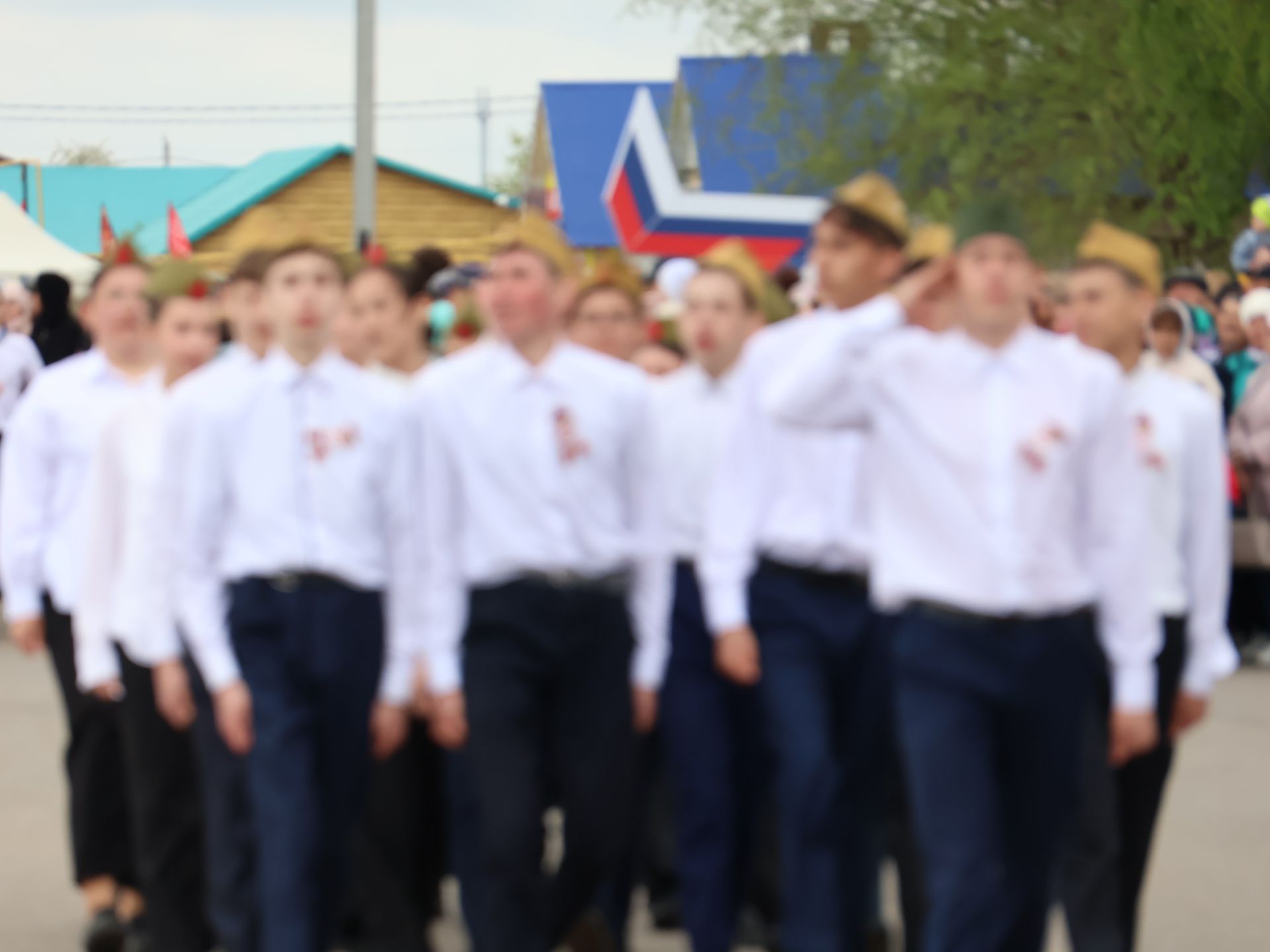 Җиңү килде җирне нурга күмеп, Шатлык белән күзне чылатып!