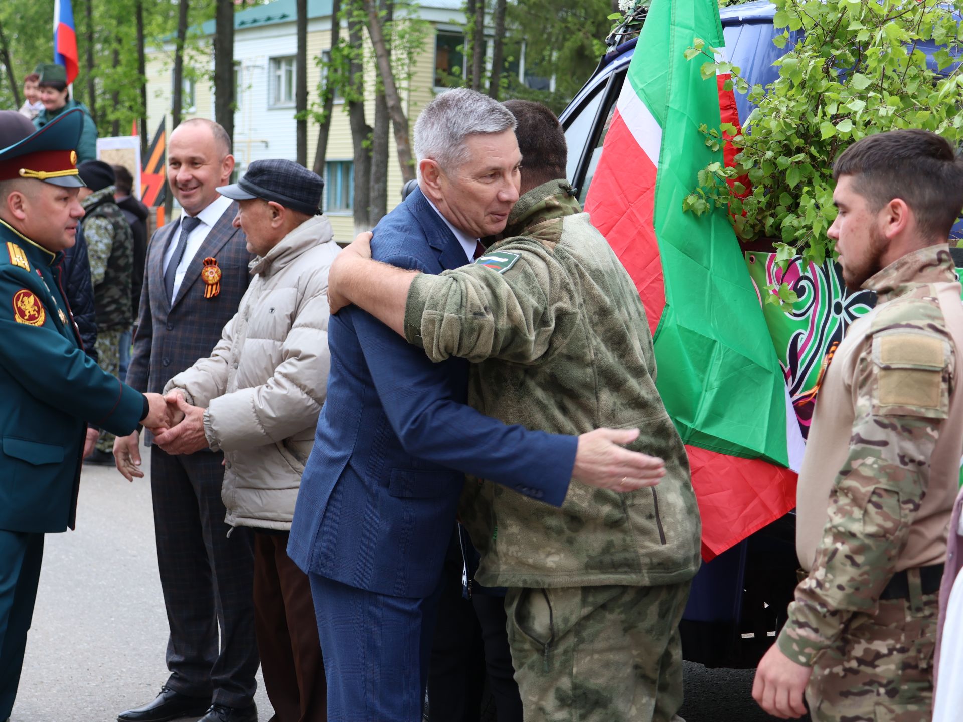 Җиңү килде җирне нурга күмеп, Шатлык белән күзне чылатып!