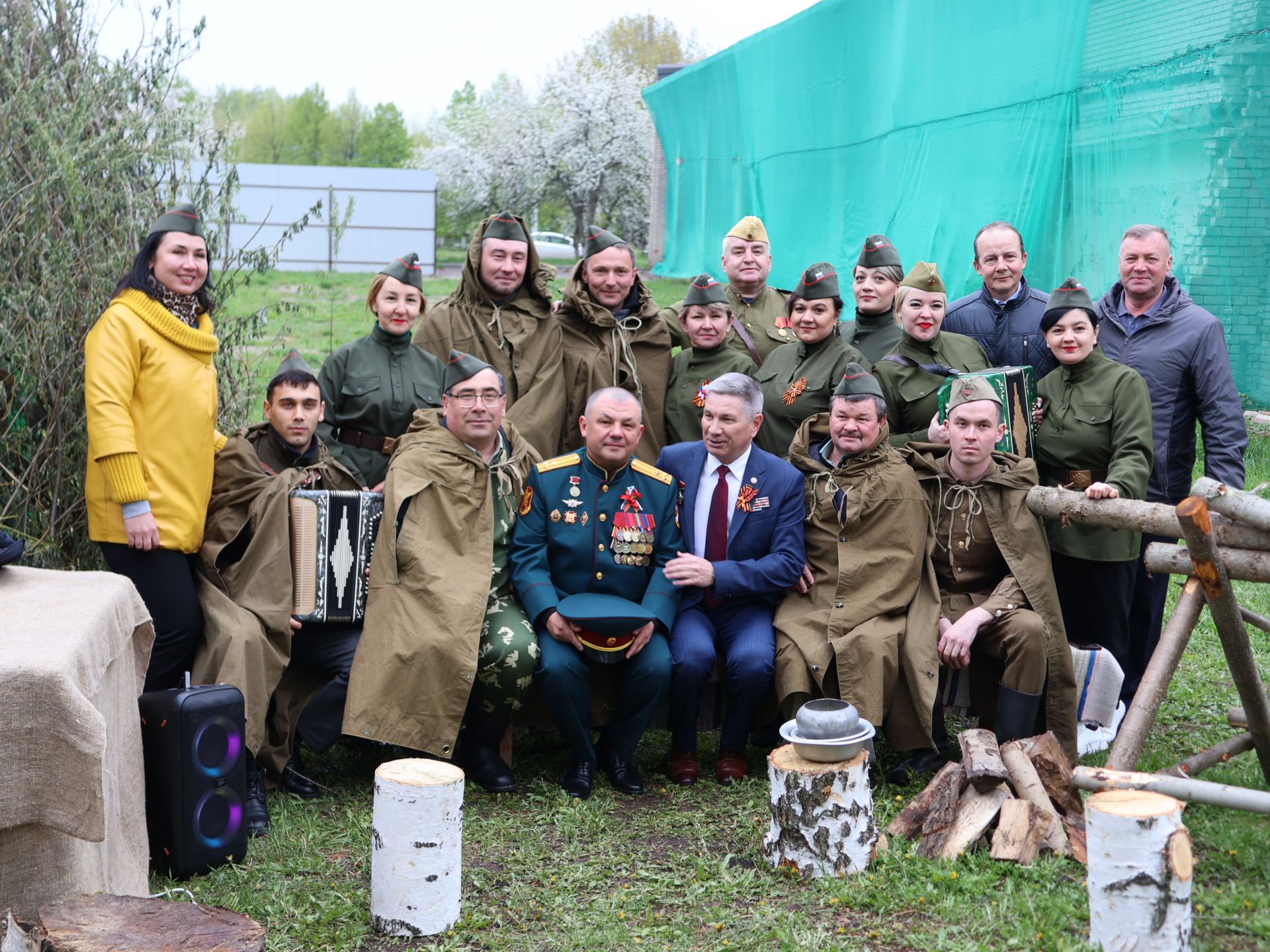 Җиңү килде җирне нурга күмеп, Шатлык белән күзне чылатып!