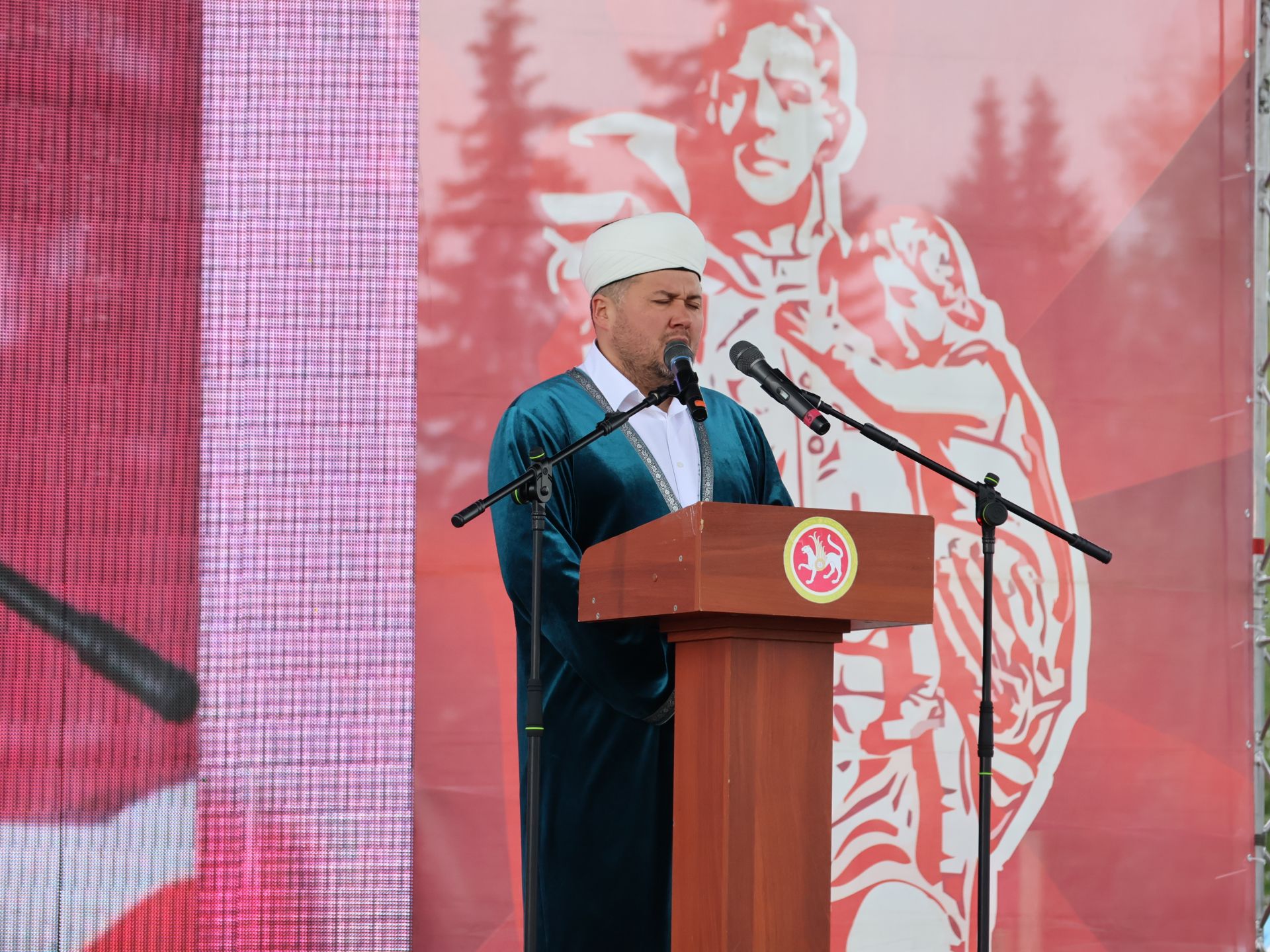 Җиңү килде җирне нурга күмеп, Шатлык белән күзне чылатып!