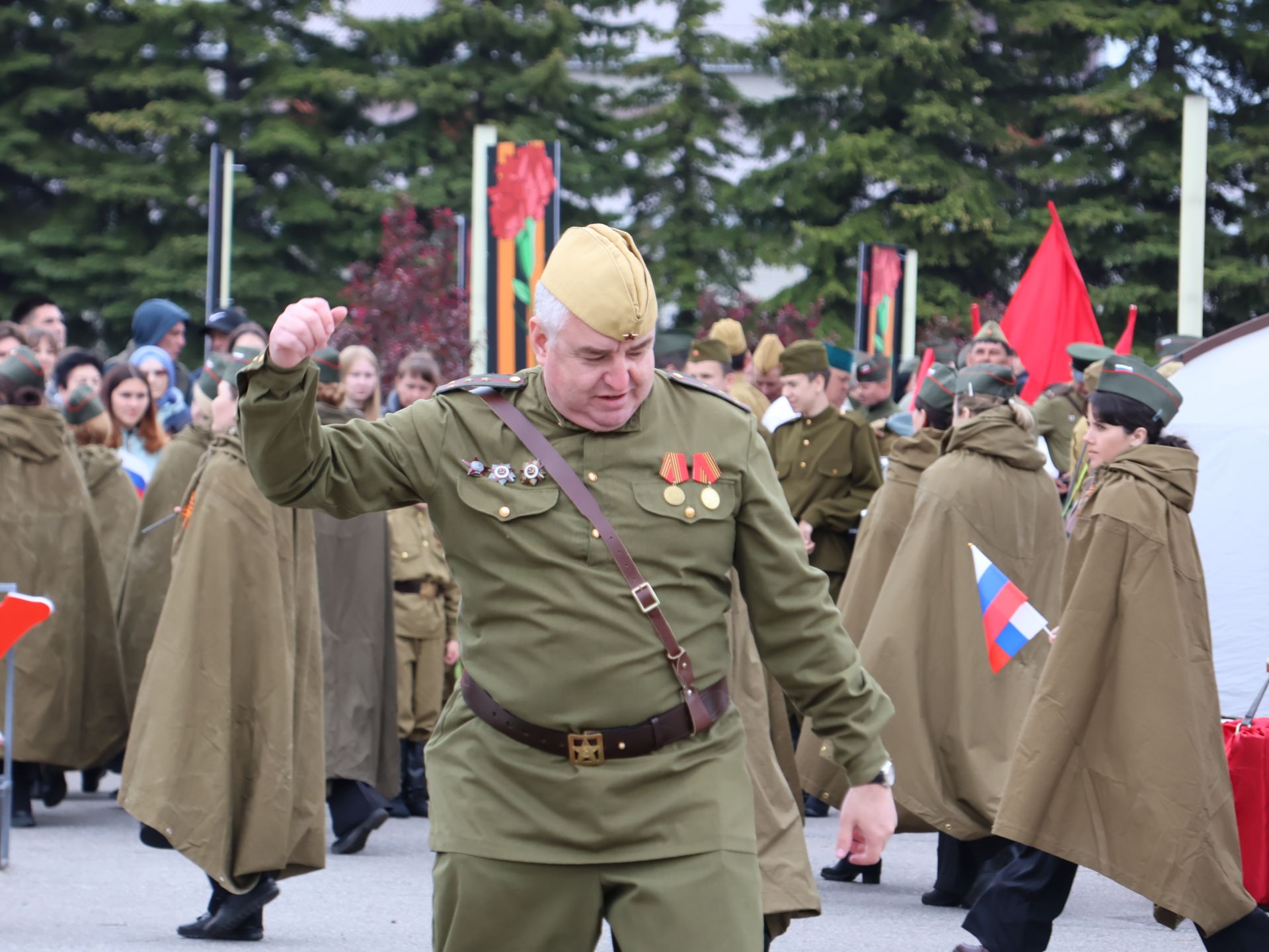 Җиңү килде җирне нурга күмеп, Шатлык белән күзне чылатып!