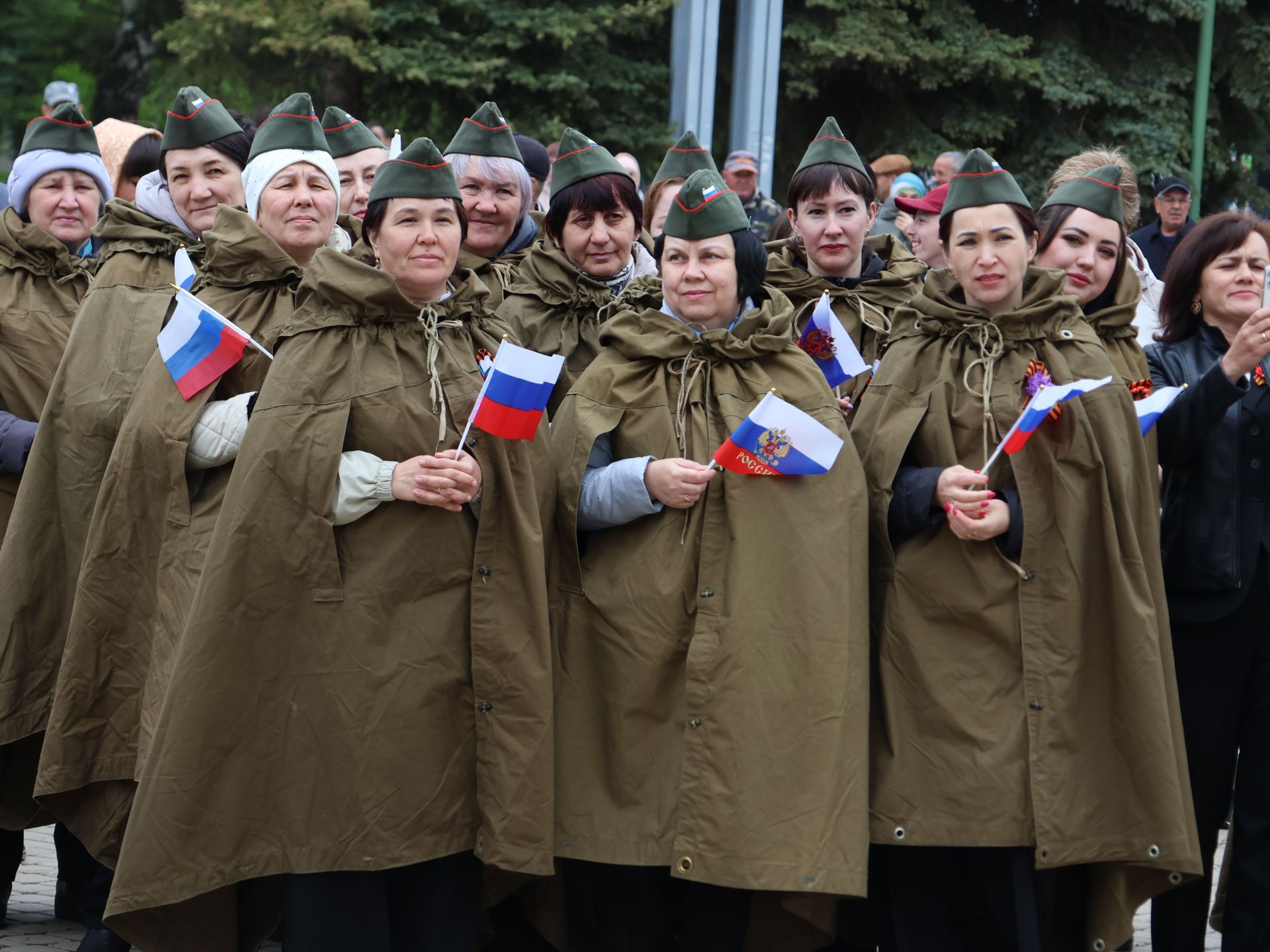 Җиңү килде җирне нурга күмеп, Шатлык белән күзне чылатып!