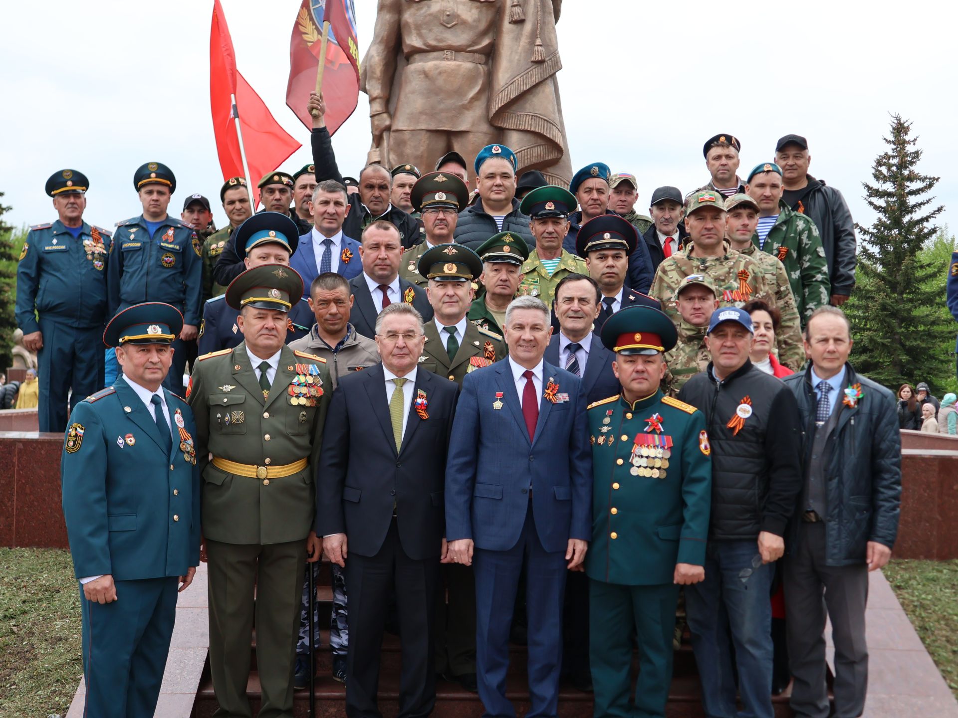 Җиңү килде җирне нурга күмеп, Шатлык белән күзне чылатып!